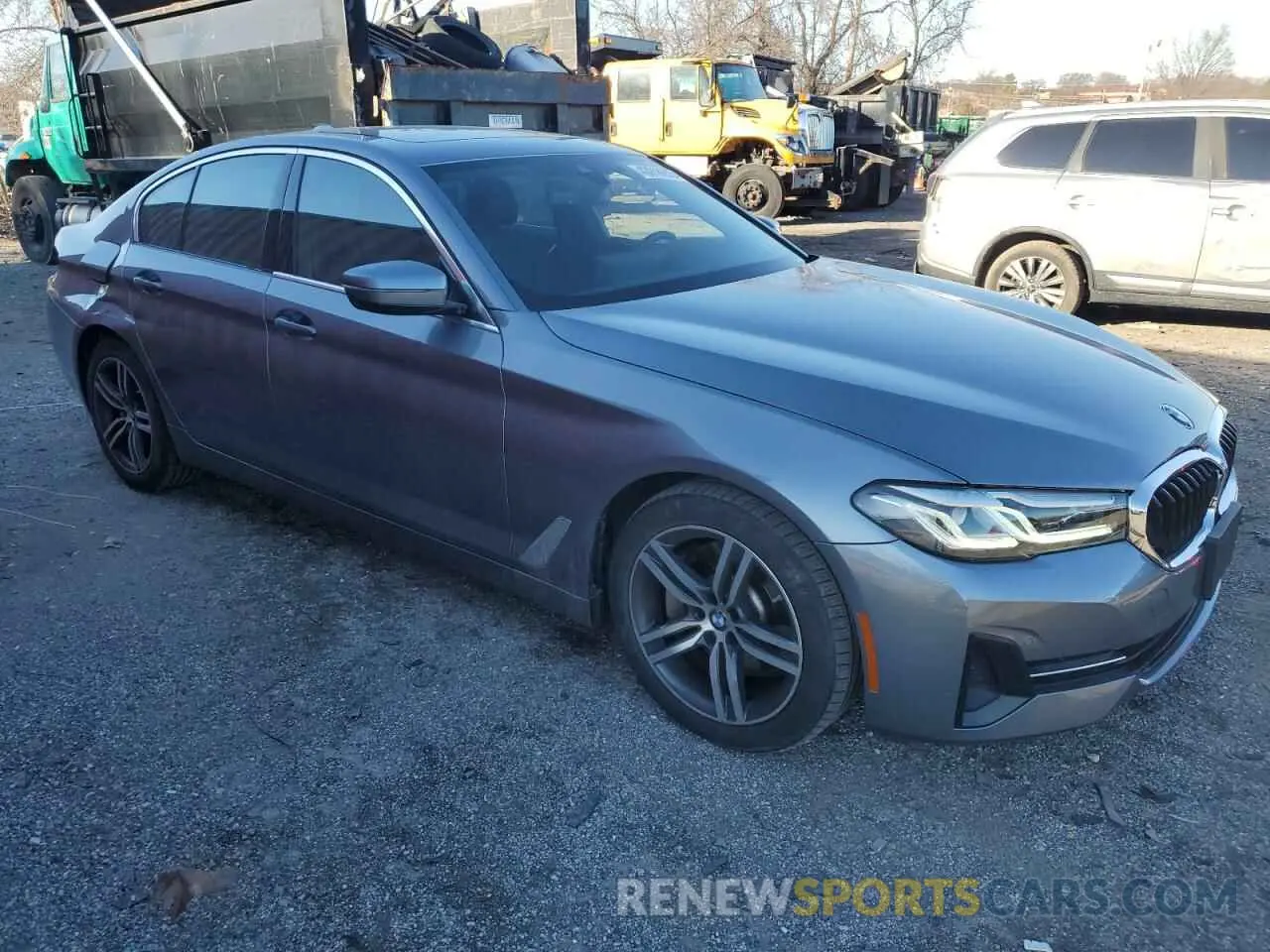 4 fotografías del automóvil dañado WBA13BJ06MCF12999 BMW 5 SERIES 2021