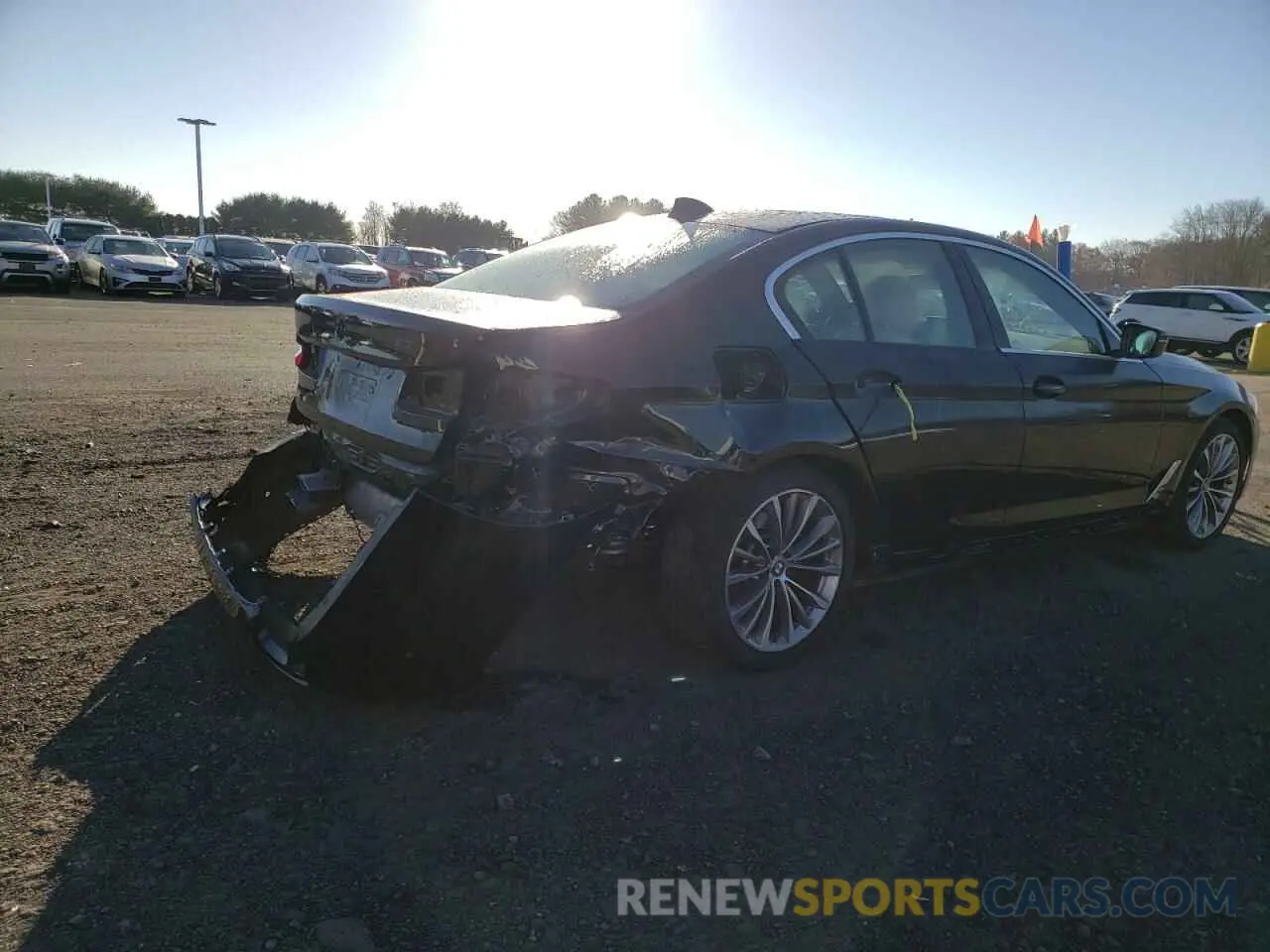 4 fotografías del automóvil dañado WBA13BJ06MCF31908 BMW 5 SERIES 2021