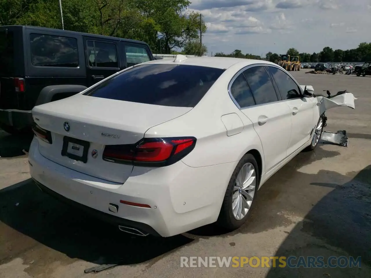 4 fotografías del automóvil dañado WBA13BJ06MCF77819 BMW 5 SERIES 2021