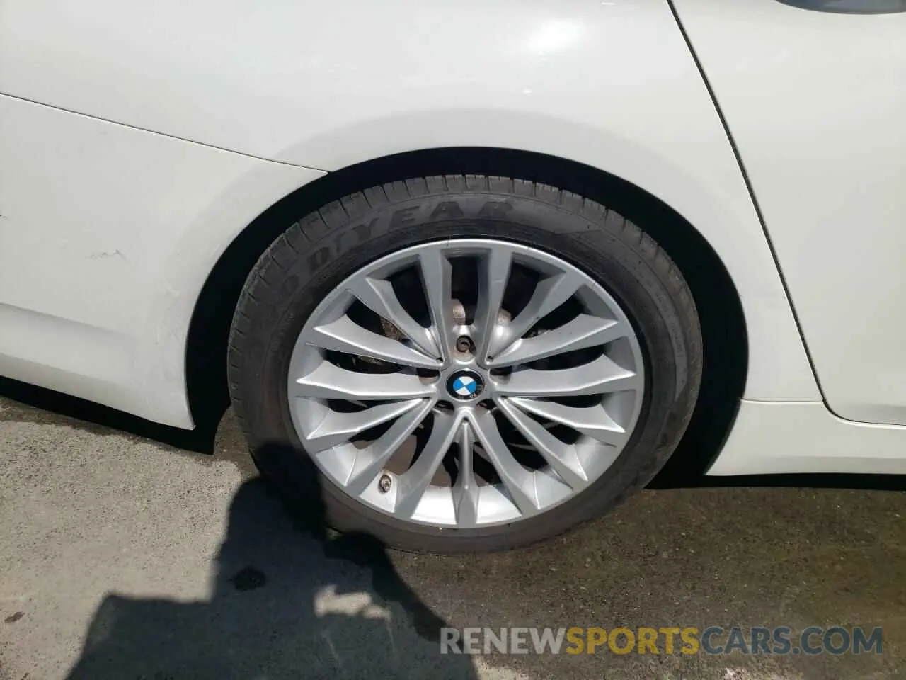 9 fotografías del automóvil dañado WBA13BJ06MCF77819 BMW 5 SERIES 2021