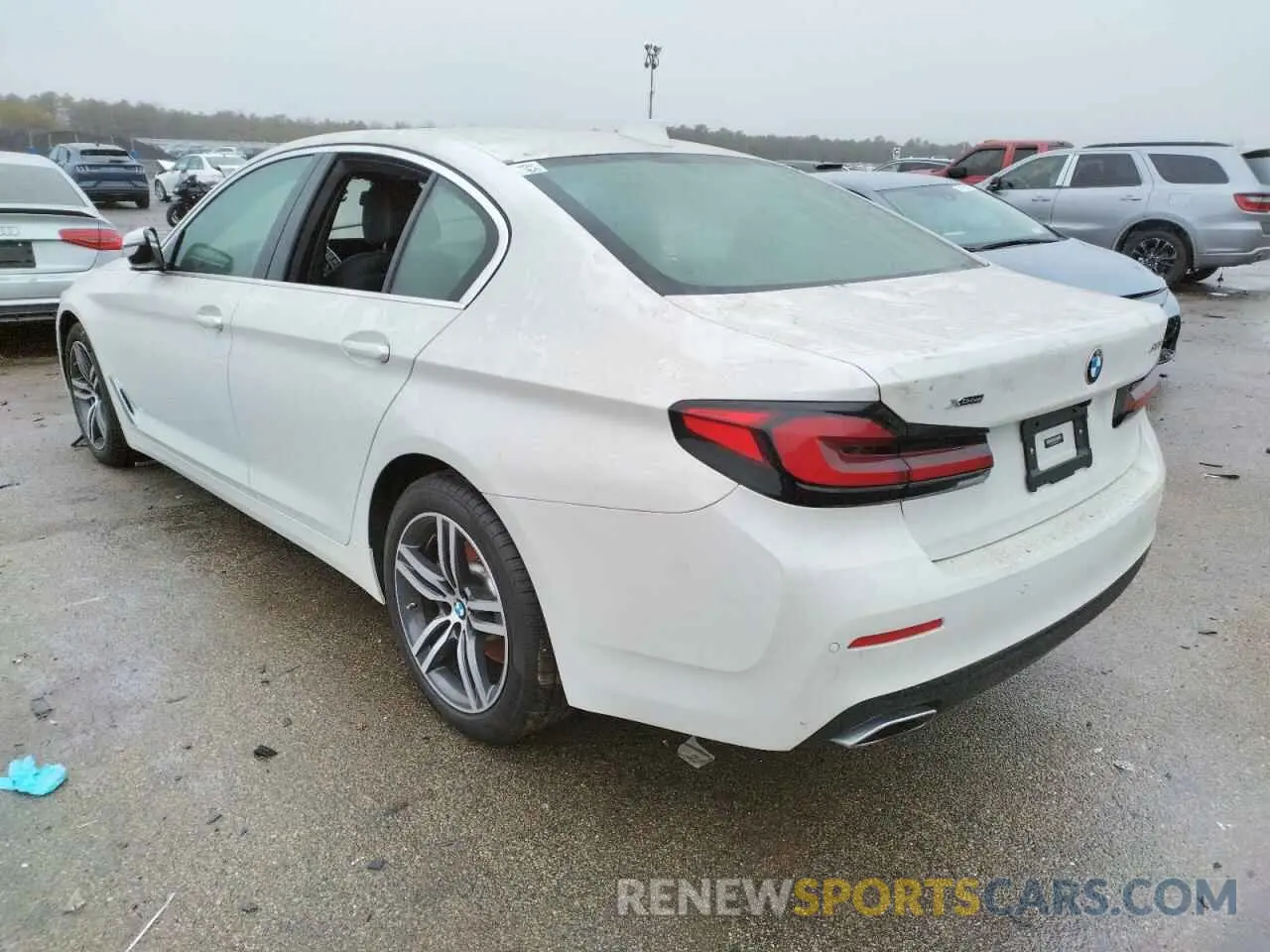 3 fotografías del automóvil dañado WBA13BJ06MWX15029 BMW 5 SERIES 2021