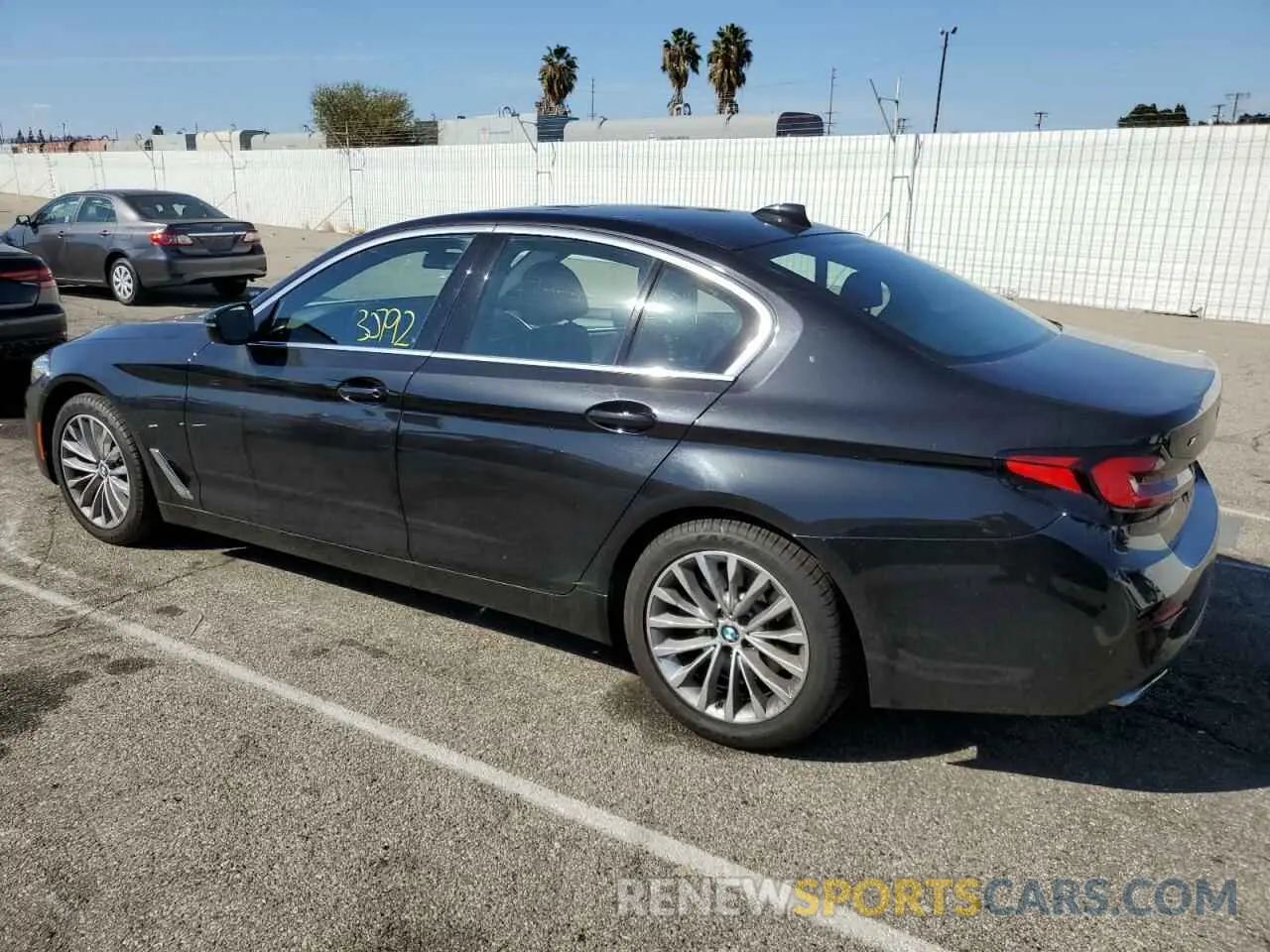 2 fotografías del automóvil dañado WBA13BJ06MWX30713 BMW 5 SERIES 2021