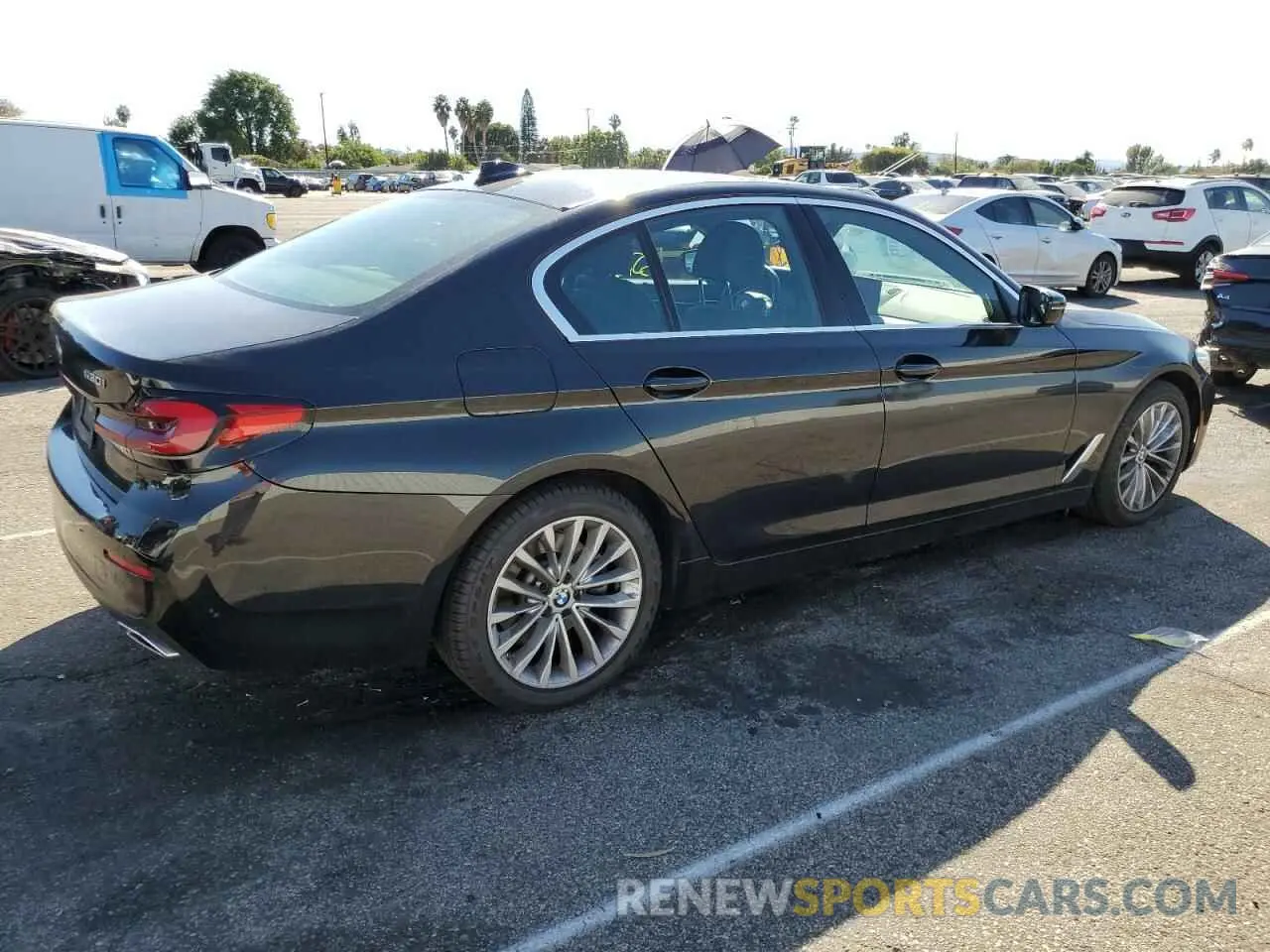 3 fotografías del automóvil dañado WBA13BJ06MWX30713 BMW 5 SERIES 2021