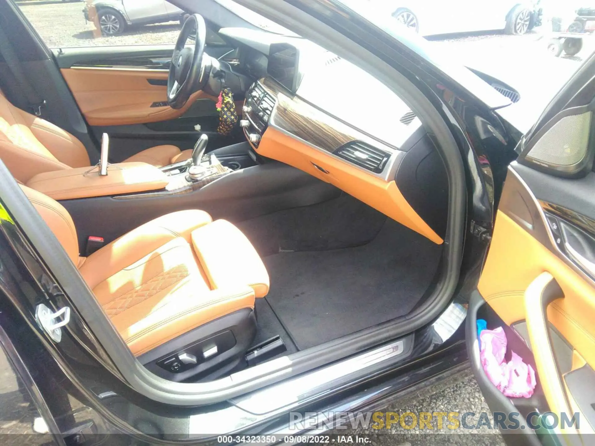 5 fotografías del automóvil dañado WBA13BJ07MCF08590 BMW 5 SERIES 2021
