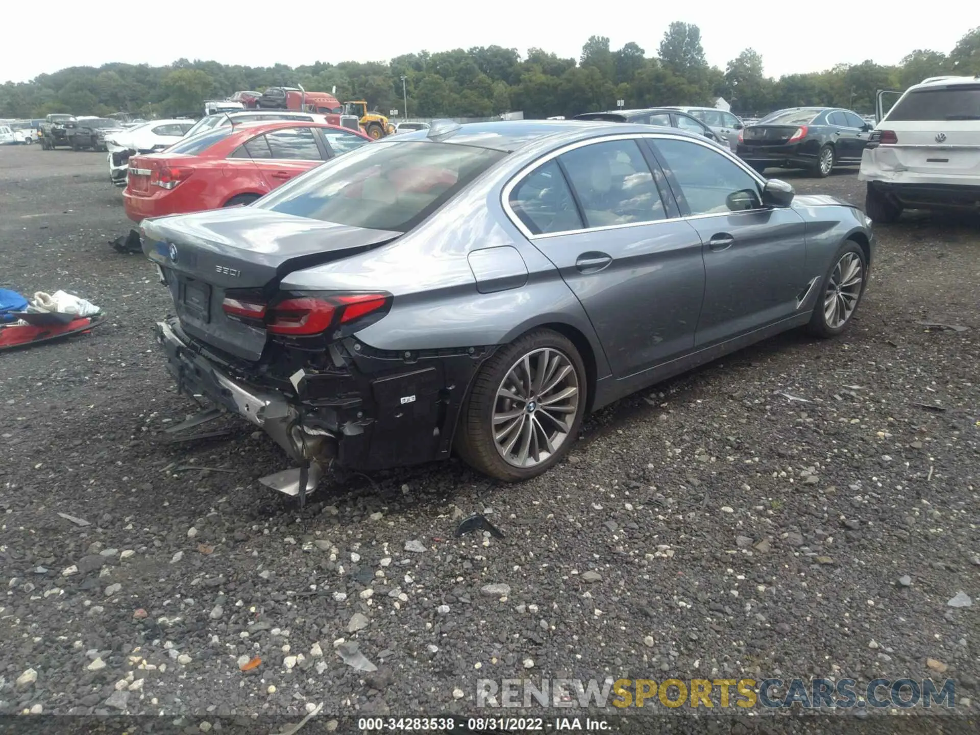 4 fotografías del automóvil dañado WBA13BJ07MCF33490 BMW 5 SERIES 2021