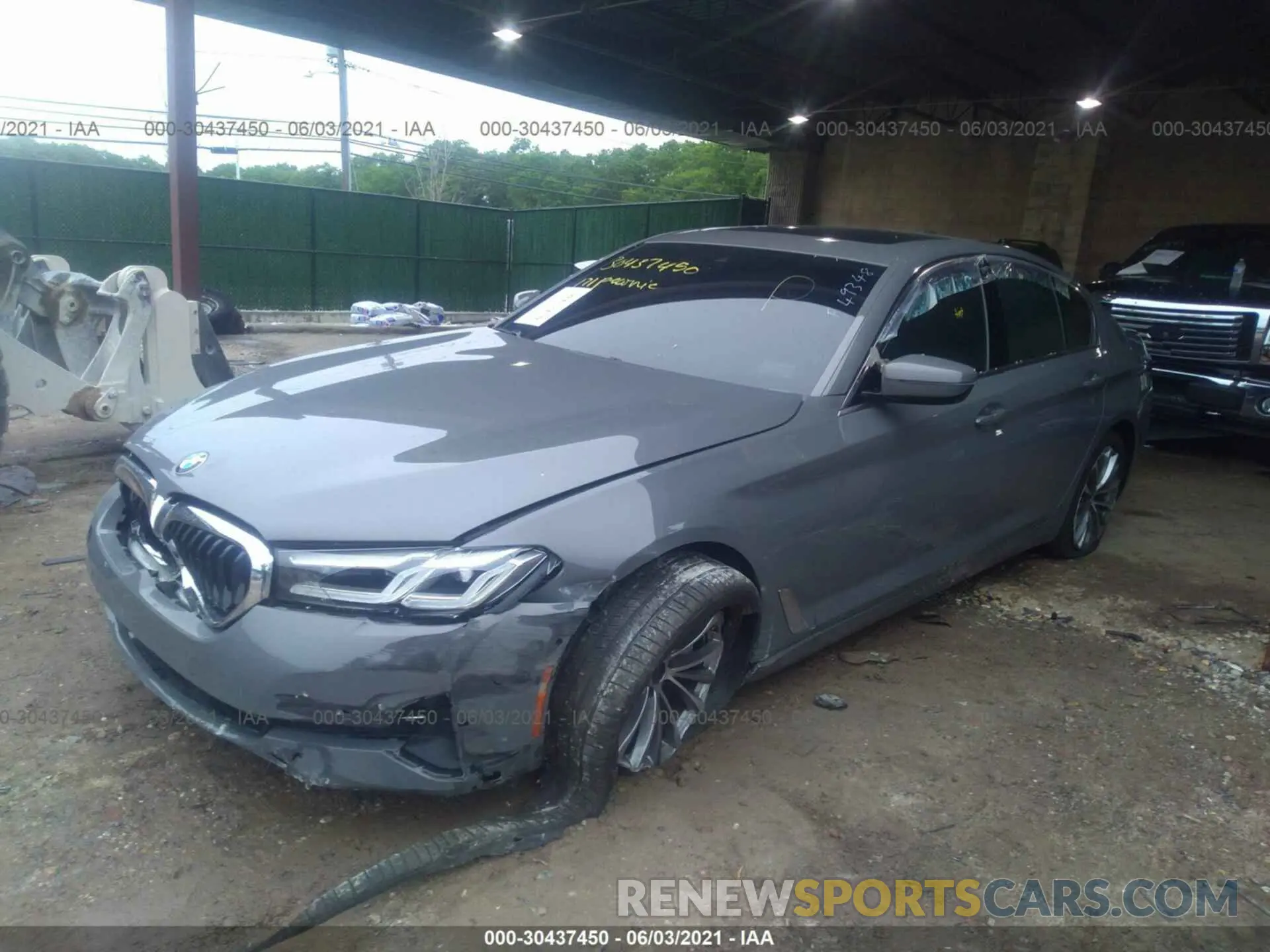 2 fotografías del automóvil dañado WBA13BJ07MCF49348 BMW 5 SERIES 2021