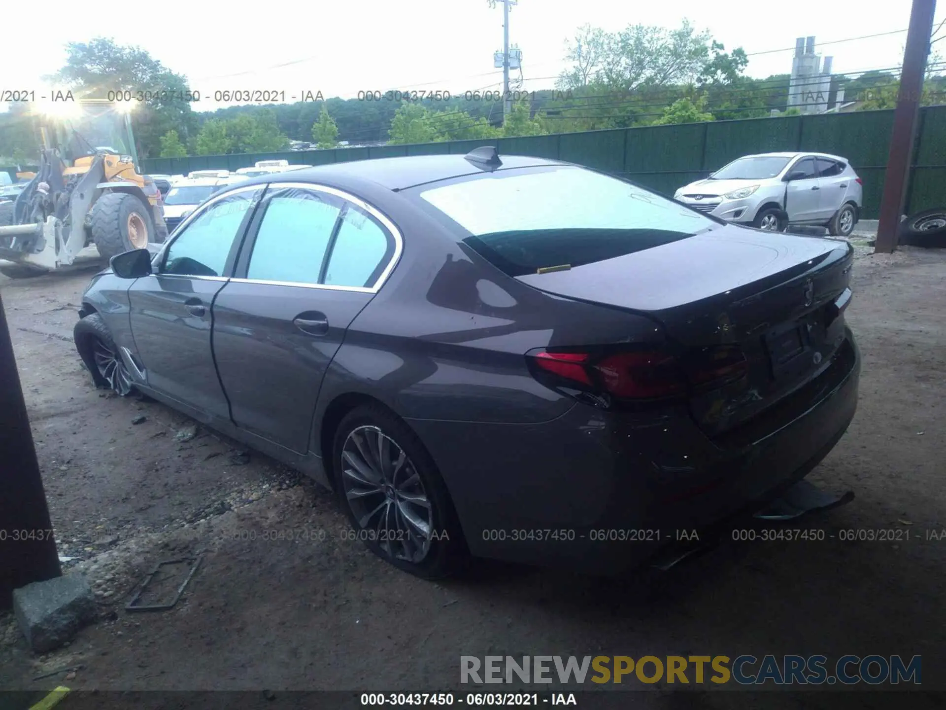 3 fotografías del automóvil dañado WBA13BJ07MCF49348 BMW 5 SERIES 2021