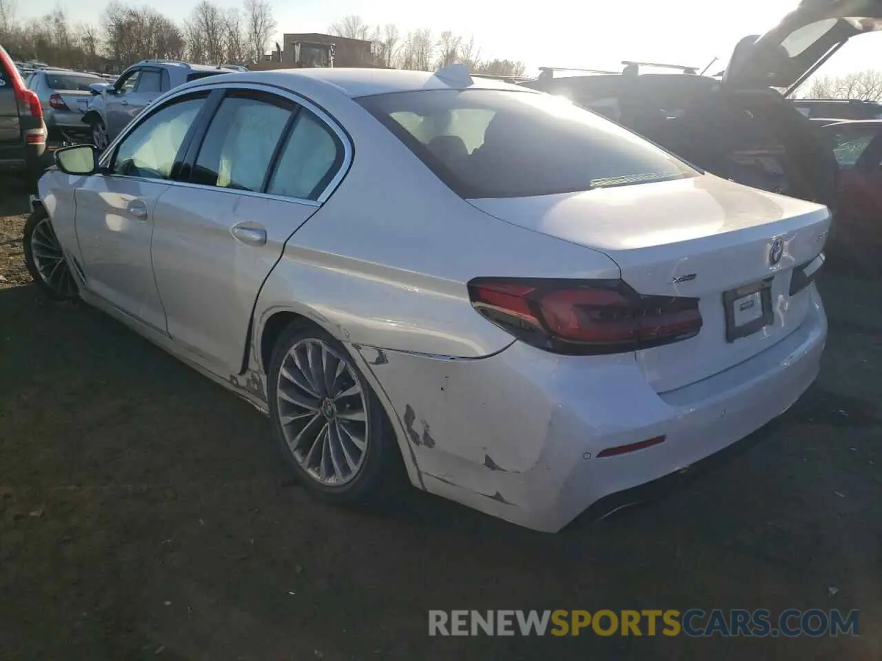 3 fotografías del automóvil dañado WBA13BJ07MWX31501 BMW 5 SERIES 2021