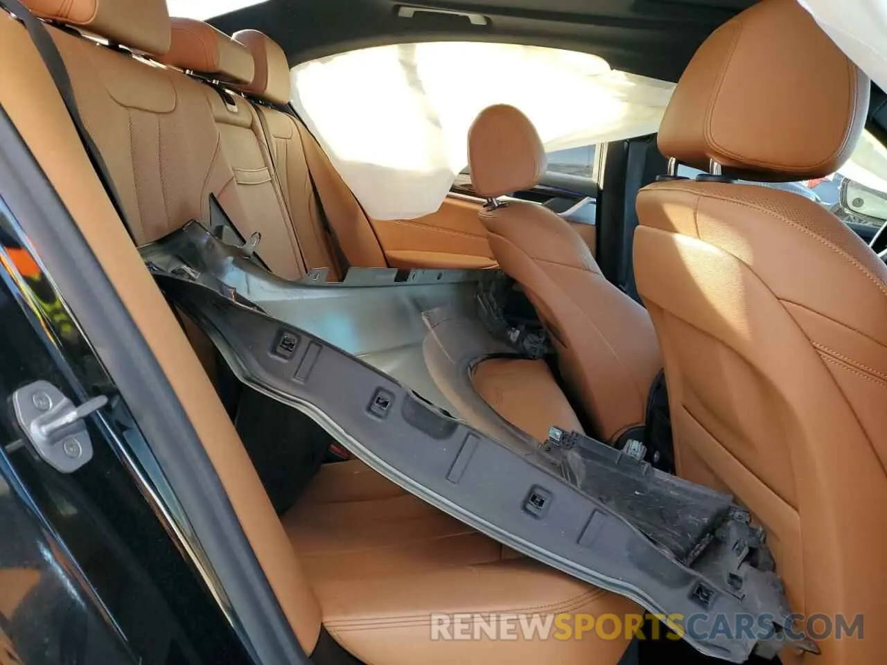 10 fotografías del automóvil dañado WBA13BJ08MWX02119 BMW 5 SERIES 2021
