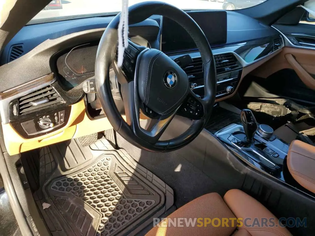 8 fotografías del automóvil dañado WBA13BJ08MWX02119 BMW 5 SERIES 2021