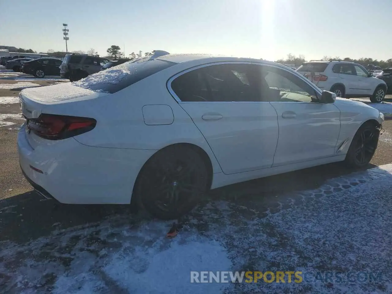3 fotografías del automóvil dañado WBA13BJ08MWX09720 BMW 5 SERIES 2021