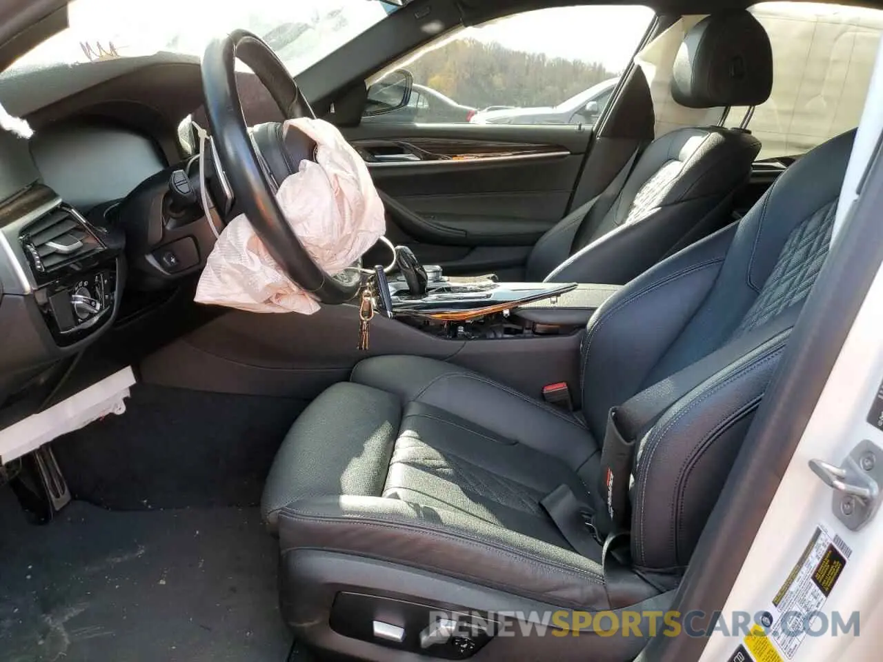 7 fotografías del automóvil dañado WBA13BJ0XMCG82315 BMW 5 SERIES 2021
