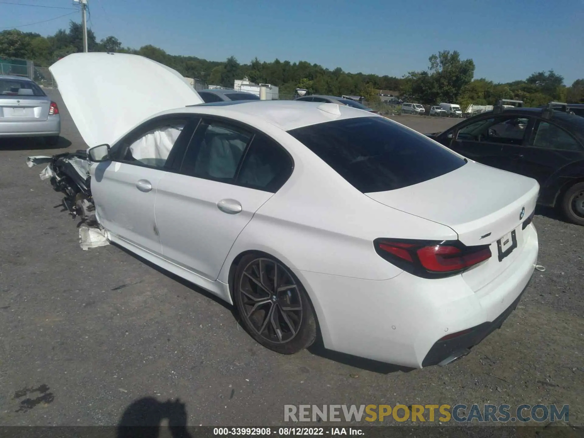 3 fotografías del automóvil dañado WBA33AG04MCH16100 BMW 5 SERIES 2021
