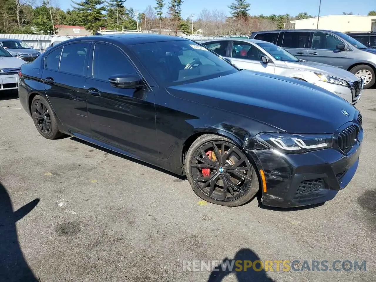 4 fotografías del automóvil dañado WBA33AG09MCF93586 BMW 5 SERIES 2021