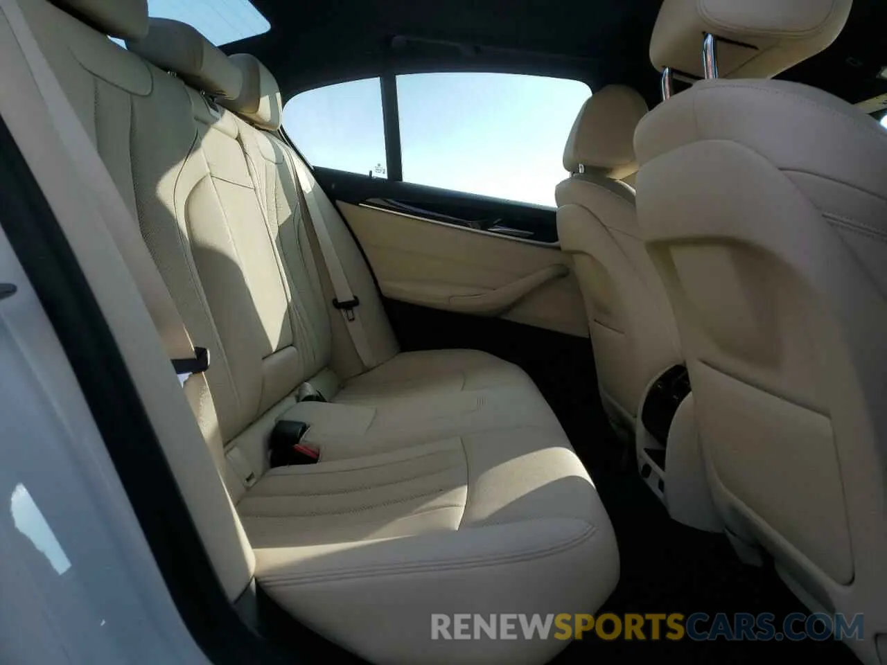 10 fotografías del automóvil dañado WBA33AG0XMCG88870 BMW 5 SERIES 2021
