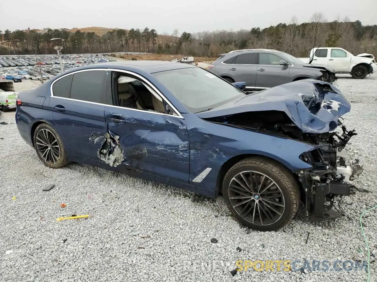 4 fotografías del automóvil dañado WBA53BH00MCF15209 BMW 5 SERIES 2021