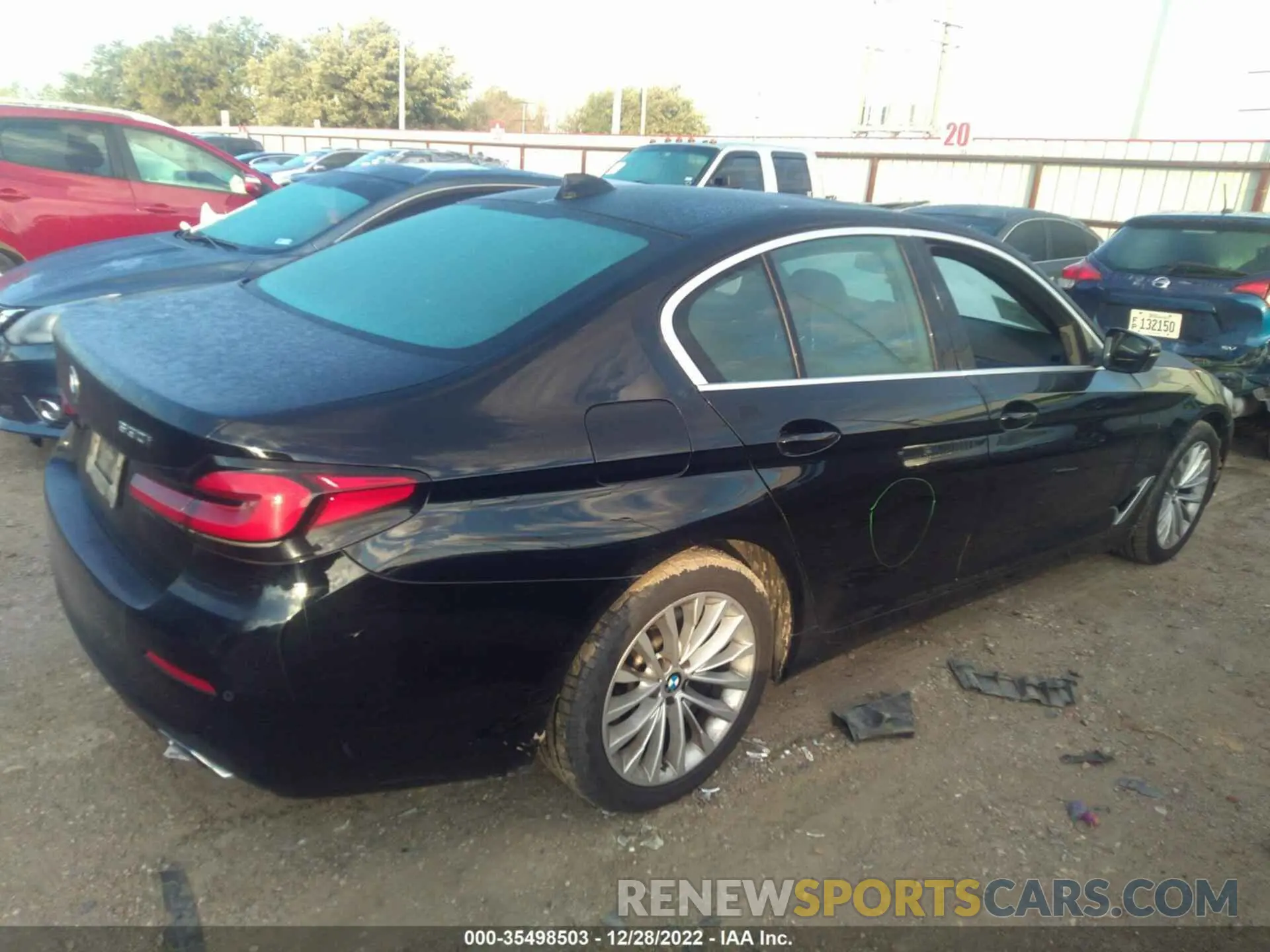4 fotografías del automóvil dañado WBA53BH00MCF88080 BMW 5 SERIES 2021
