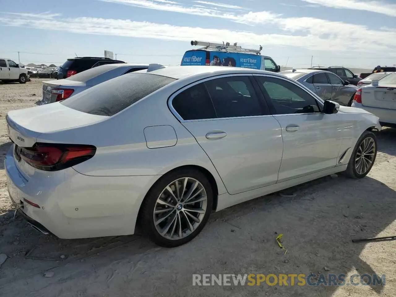 3 fotografías del automóvil dañado WBA53BH02MCF56120 BMW 5 SERIES 2021