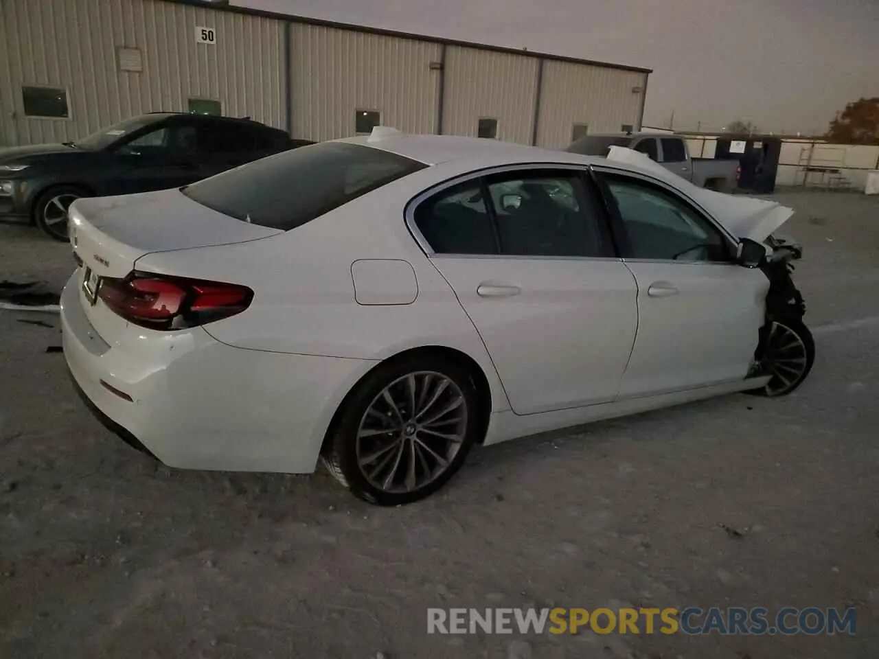 3 fotografías del automóvil dañado WBA53BH02MWX08702 BMW 5 SERIES 2021