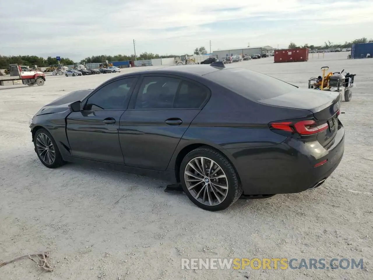 2 fotografías del automóvil dañado WBA53BH03MCF19447 BMW 5 SERIES 2021