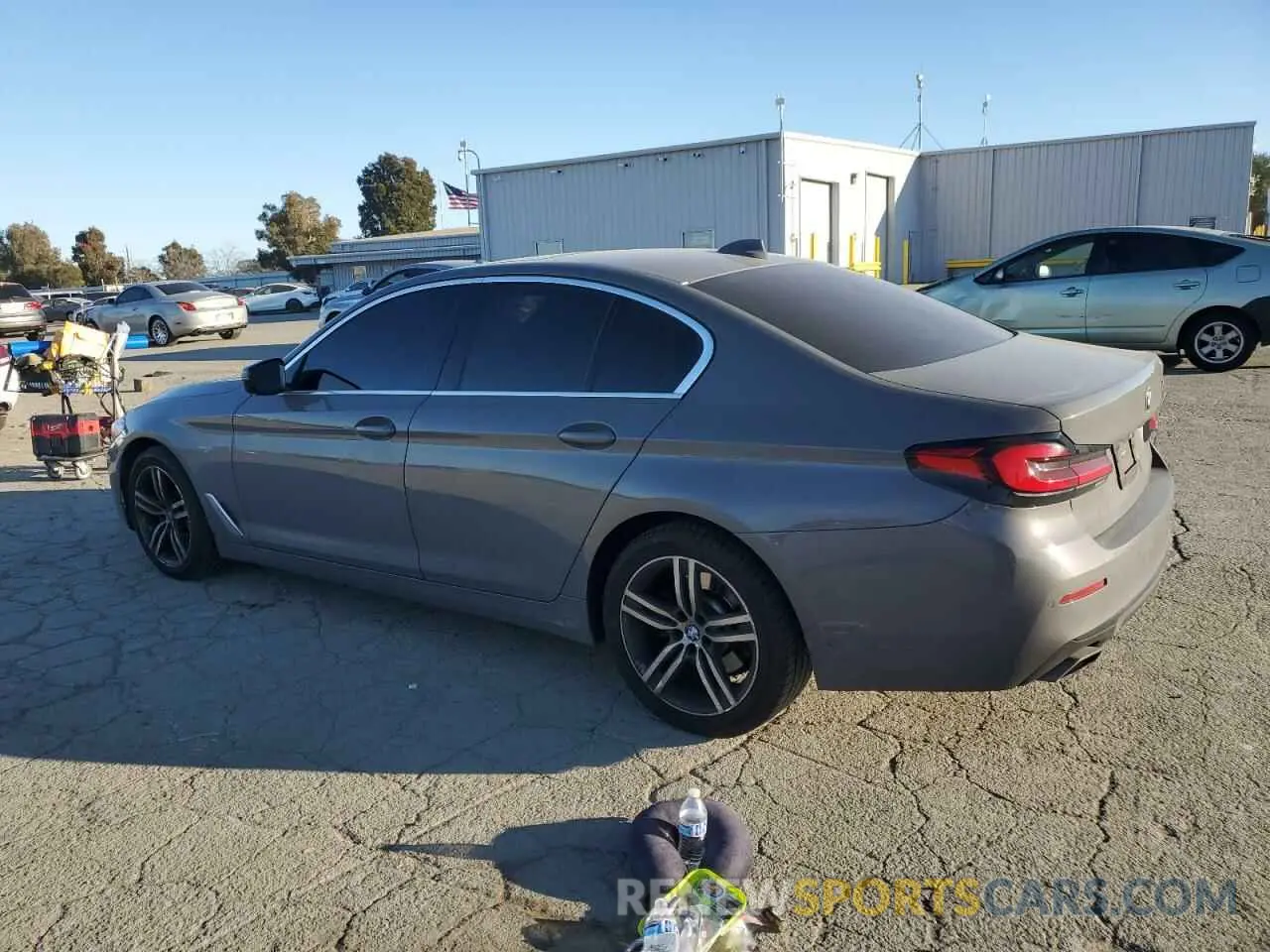 2 fotografías del automóvil dañado WBA53BH03MWW89240 BMW 5 SERIES 2021