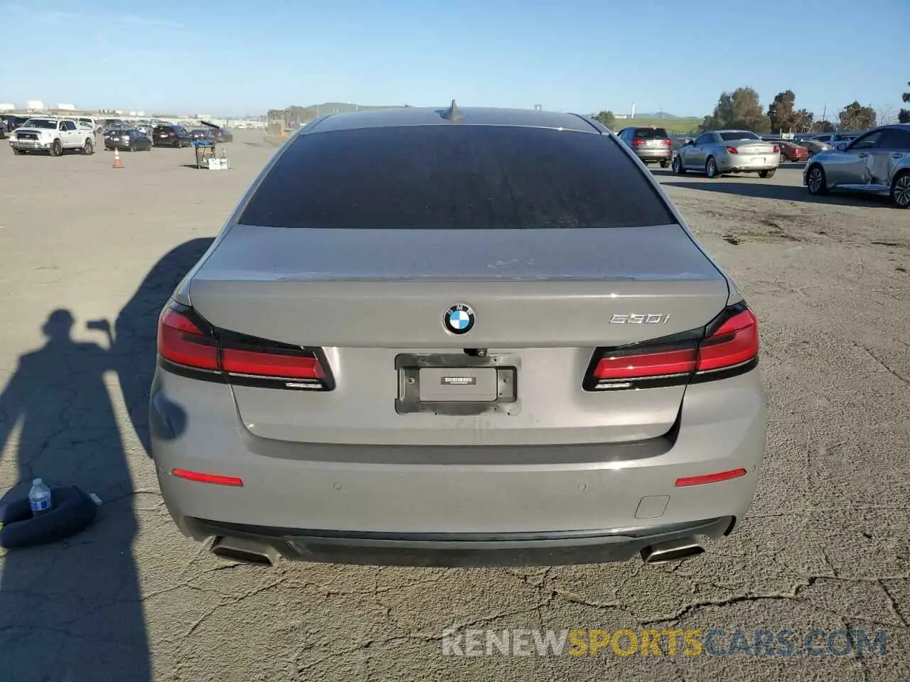 6 fotografías del automóvil dañado WBA53BH03MWW89240 BMW 5 SERIES 2021