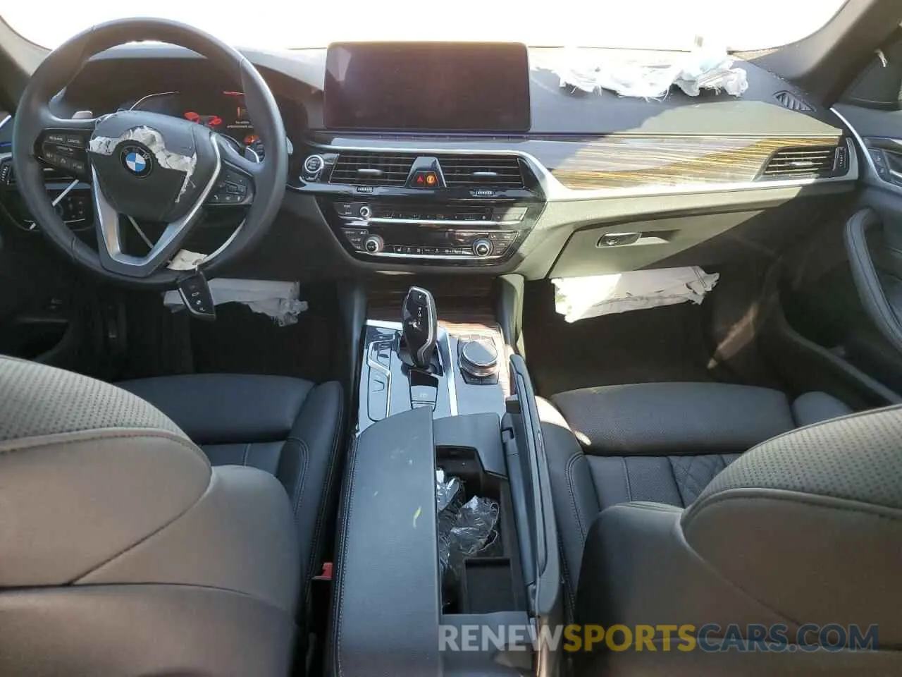 8 fotografías del automóvil dañado WBA53BH05MCG10106 BMW 5 SERIES 2021