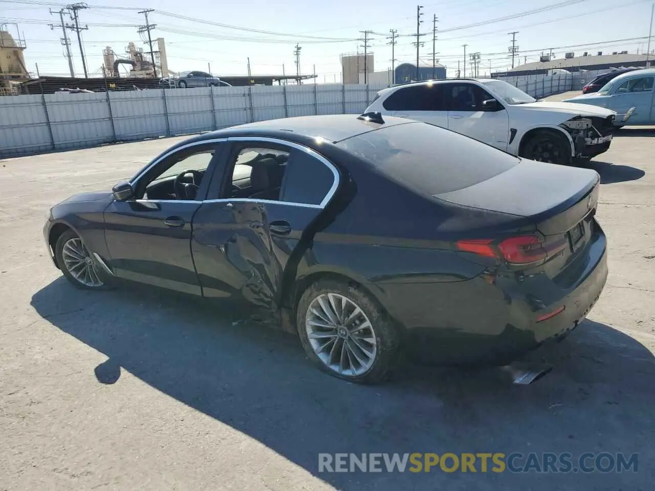 2 fotografías del automóvil dañado WBA53BH06MWW97316 BMW 5 SERIES 2021