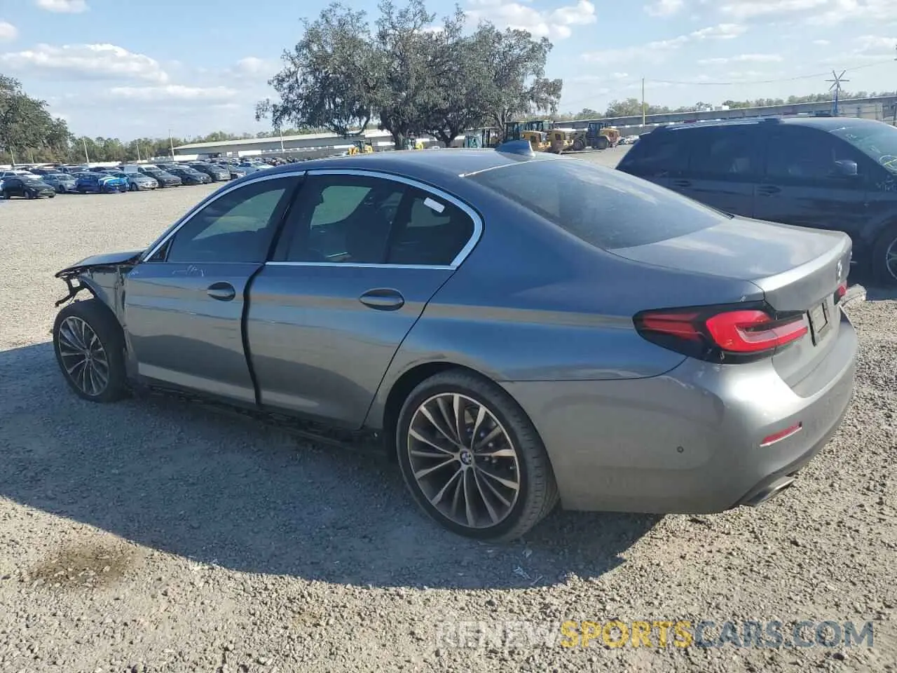2 fotografías del automóvil dañado WBA53BH06MWX21033 BMW 5 SERIES 2021