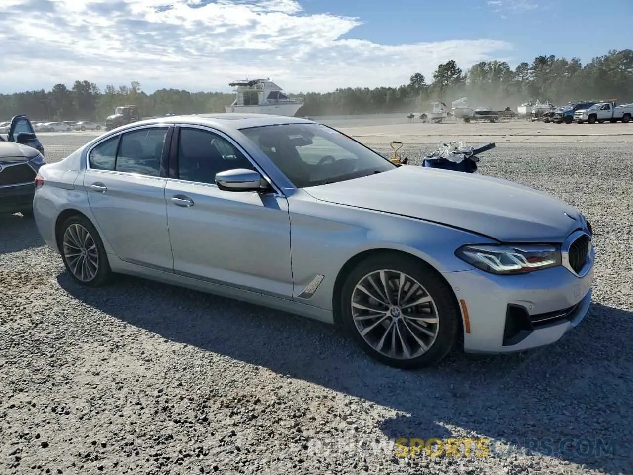 4 fotografías del automóvil dañado WBA53BH07MCF59577 BMW 5 SERIES 2021