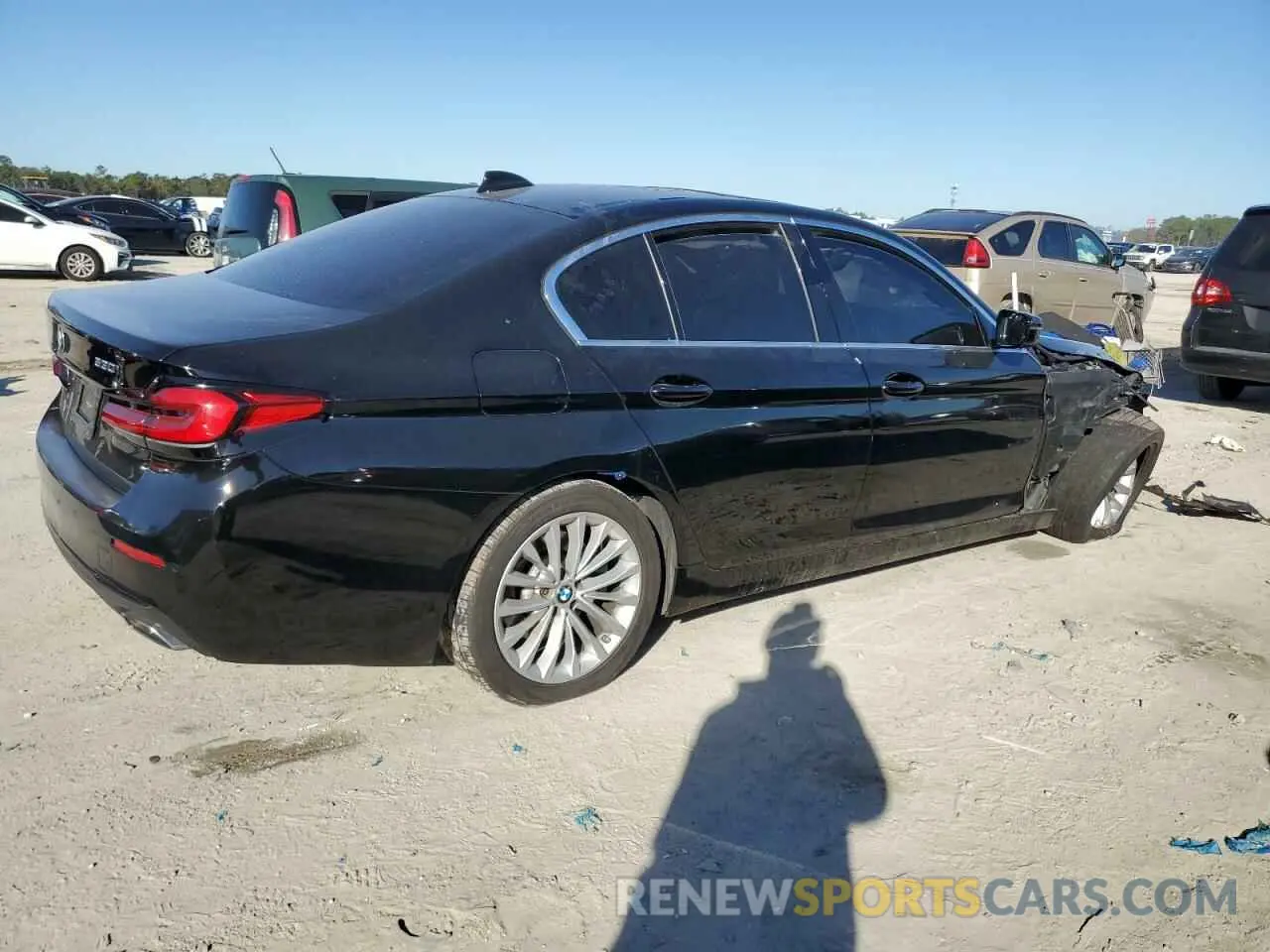 3 fotografías del automóvil dañado WBA53BH08MCF62939 BMW 5 SERIES 2021