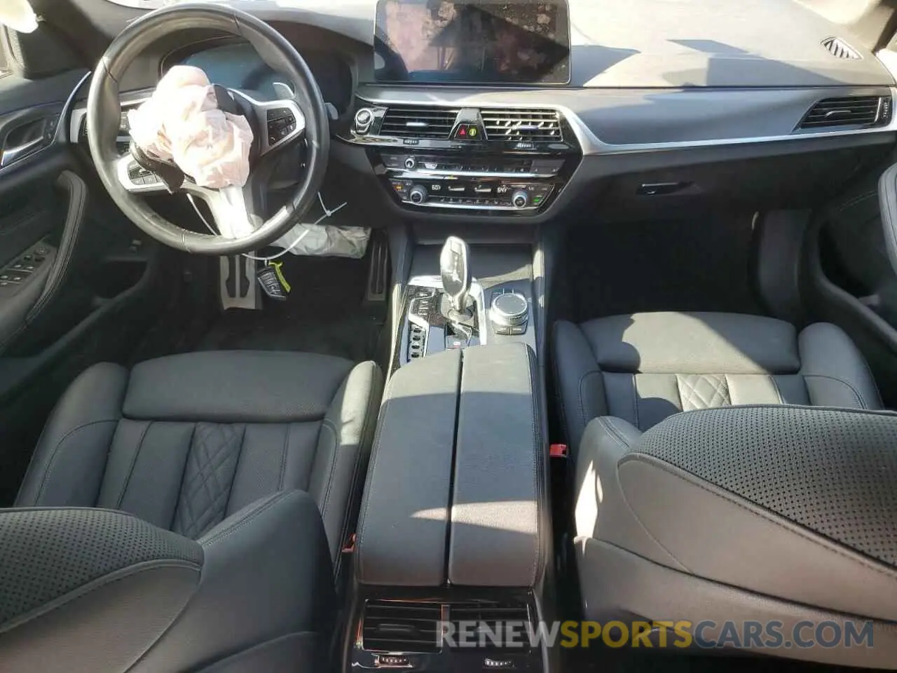 8 fotografías del automóvil dañado WBA53BH08MCG75595 BMW 5 SERIES 2021