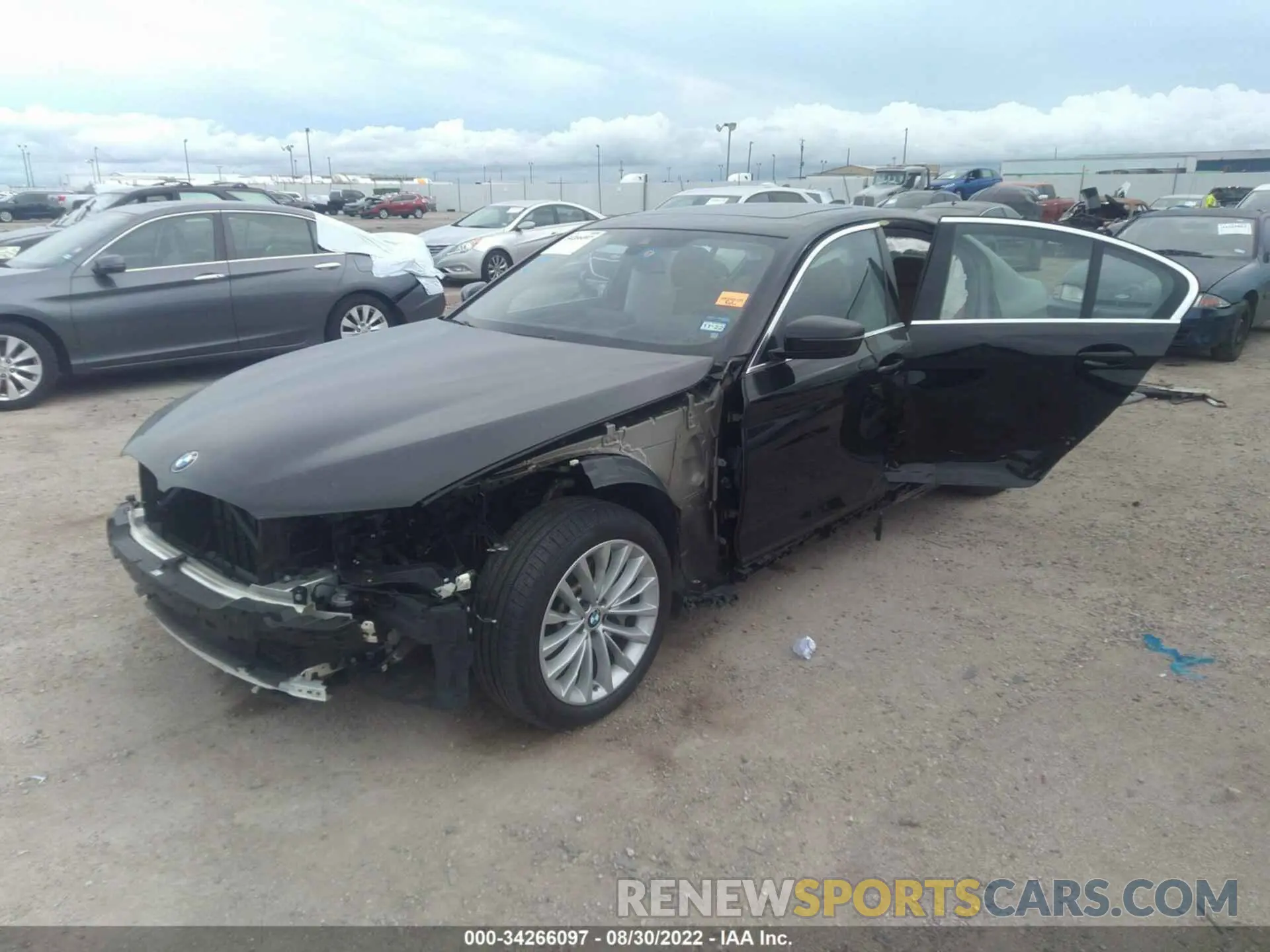 2 fotografías del automóvil dañado WBA53BH09MCF22790 BMW 5 SERIES 2021