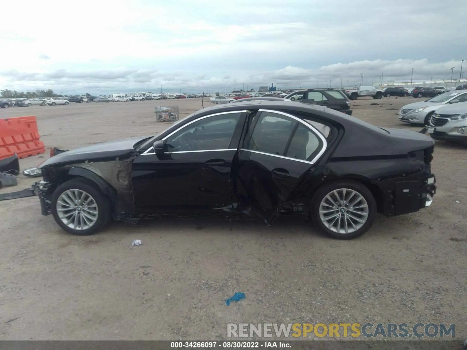 6 fotografías del automóvil dañado WBA53BH09MCF22790 BMW 5 SERIES 2021