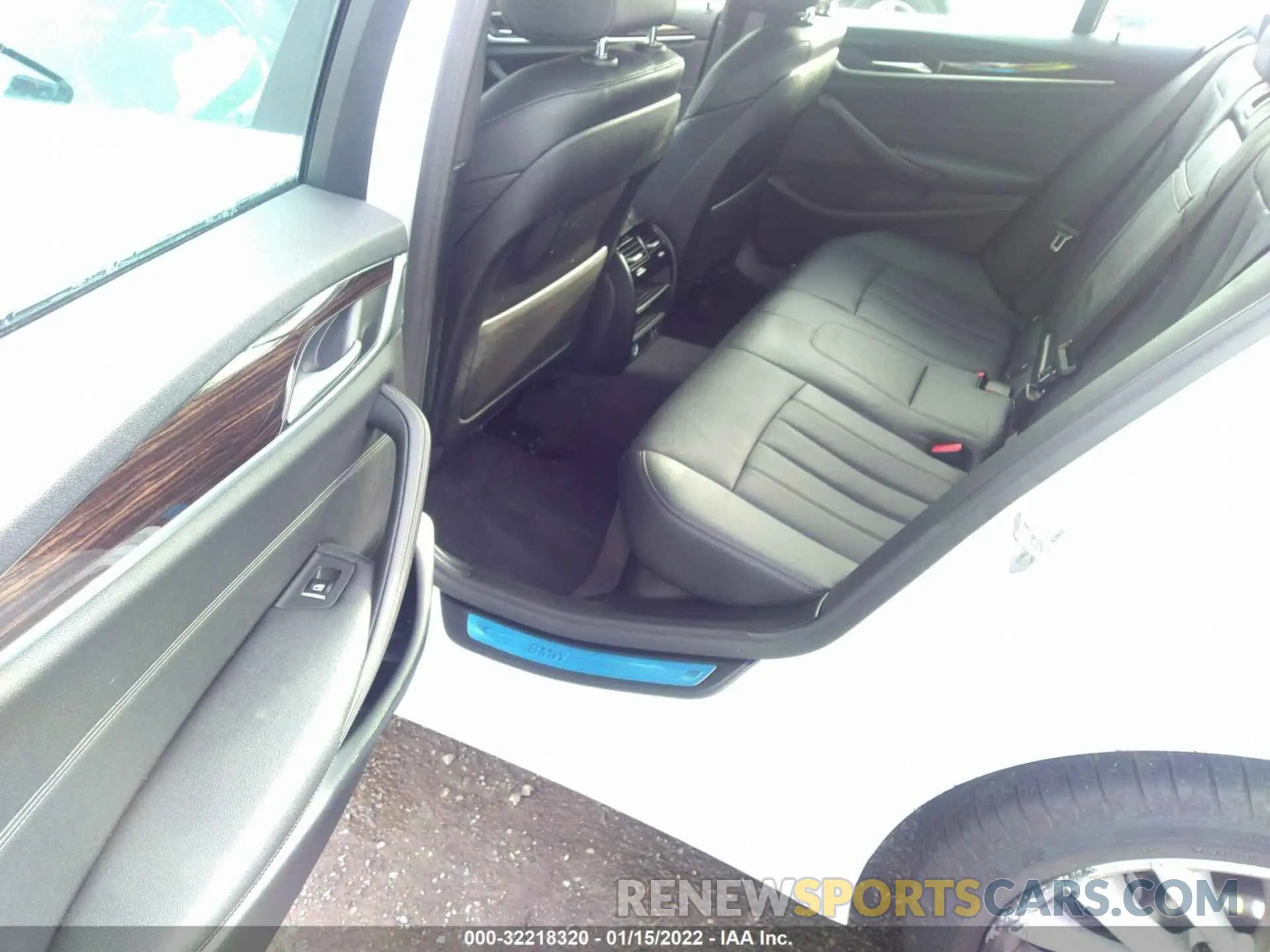 8 fotografías del automóvil dañado WBA53BH0XMCF69035 BMW 5 SERIES 2021