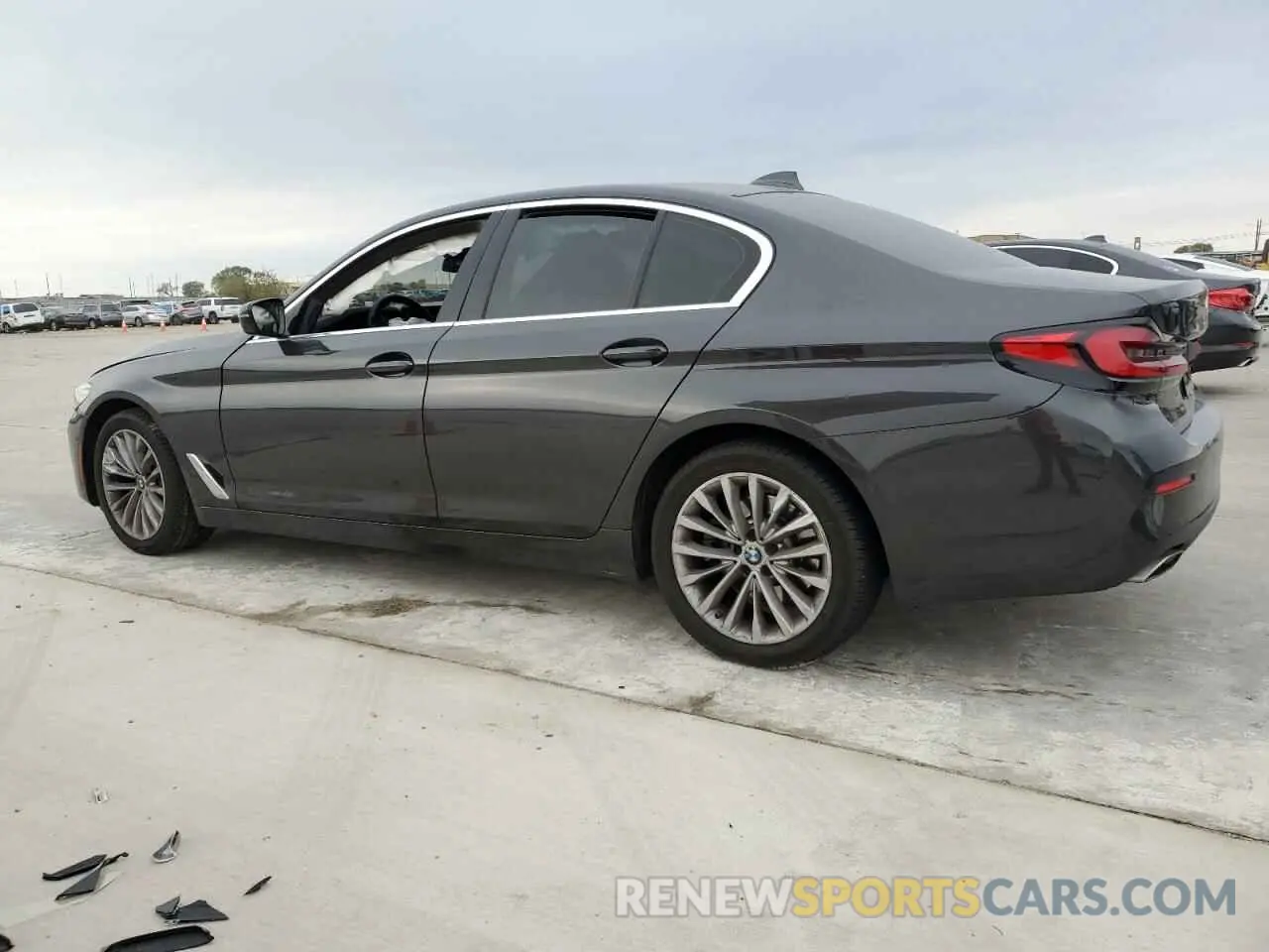 2 fotografías del automóvil dañado WBA53BH0XMWX30592 BMW 5 SERIES 2021