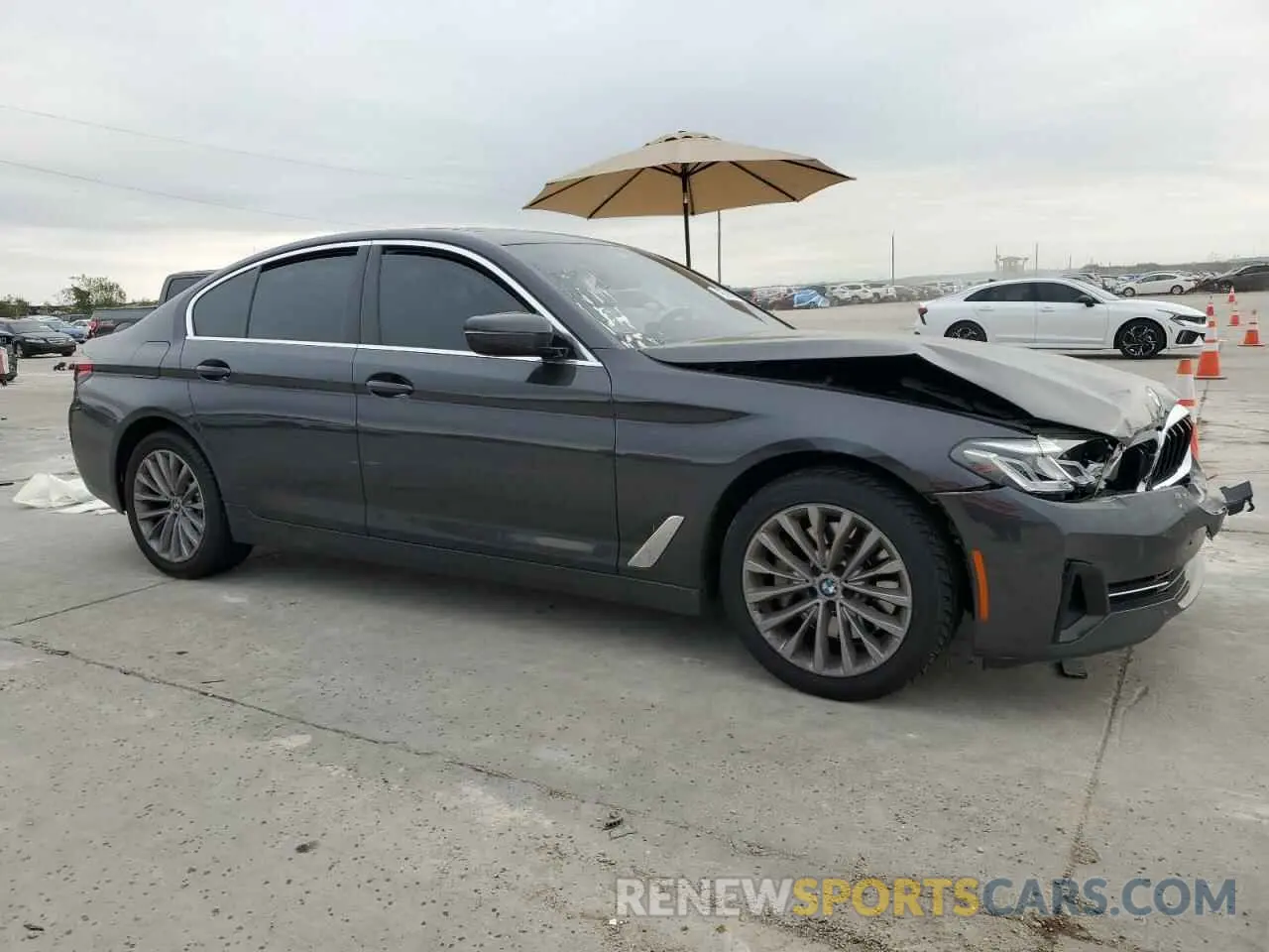 4 fotografías del automóvil dañado WBA53BH0XMWX30592 BMW 5 SERIES 2021