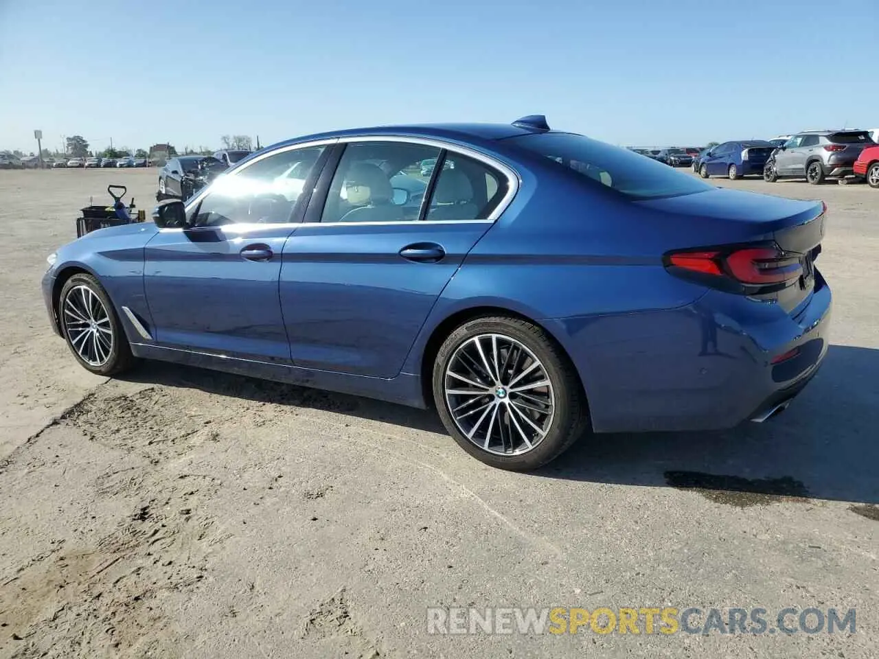 2 fotografías del automóvil dañado WBA53BJ05MWX16285 BMW 5 SERIES 2021