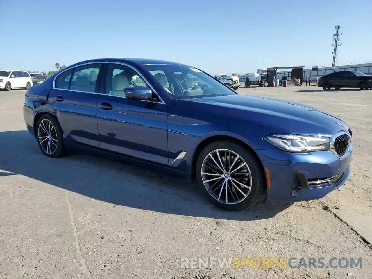 4 fotografías del automóvil dañado WBA53BJ05MWX16285 BMW 5 SERIES 2021
