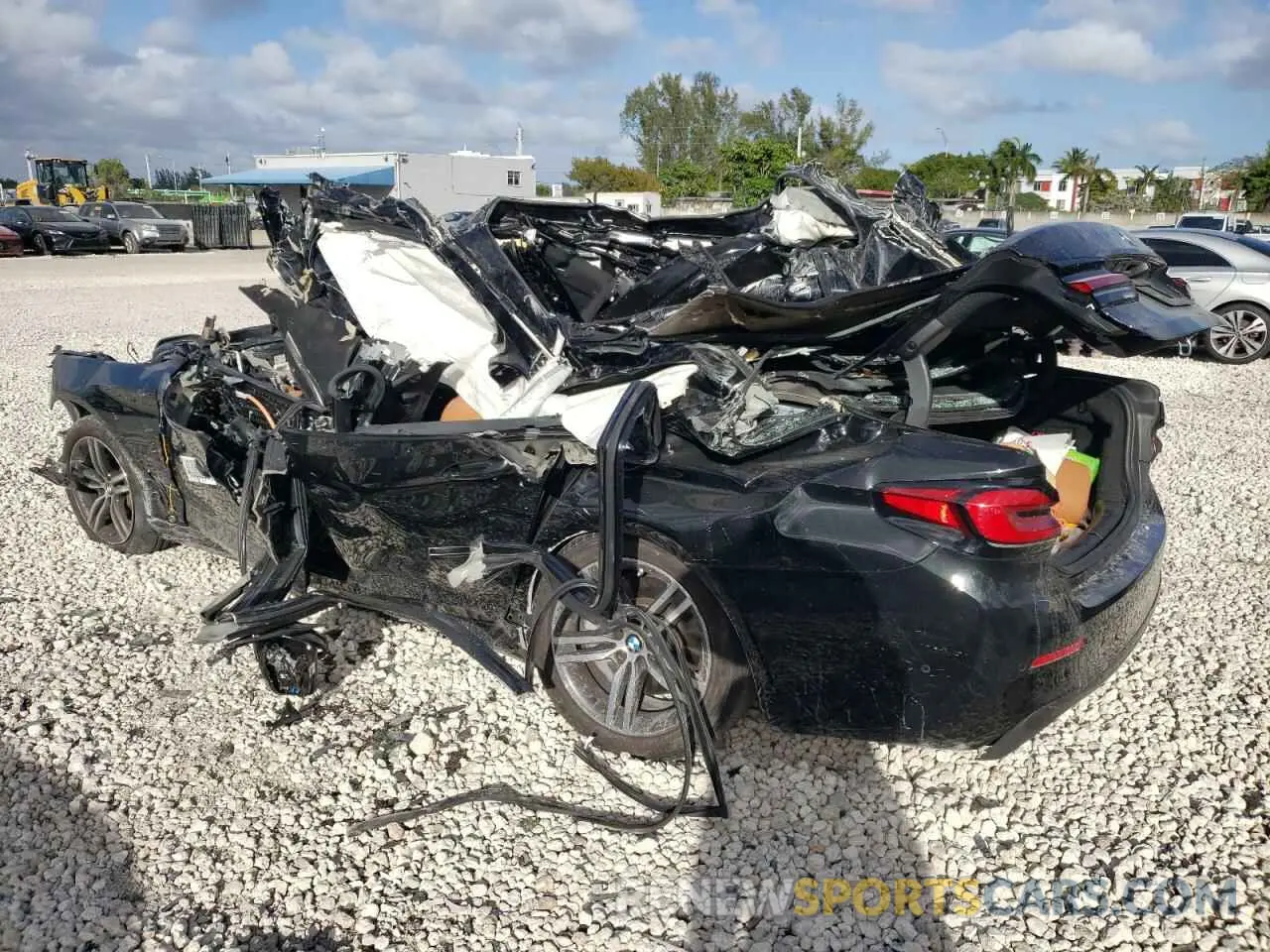 2 fotografías del automóvil dañado WBA53BJ07MCF99748 BMW 5 SERIES 2021
