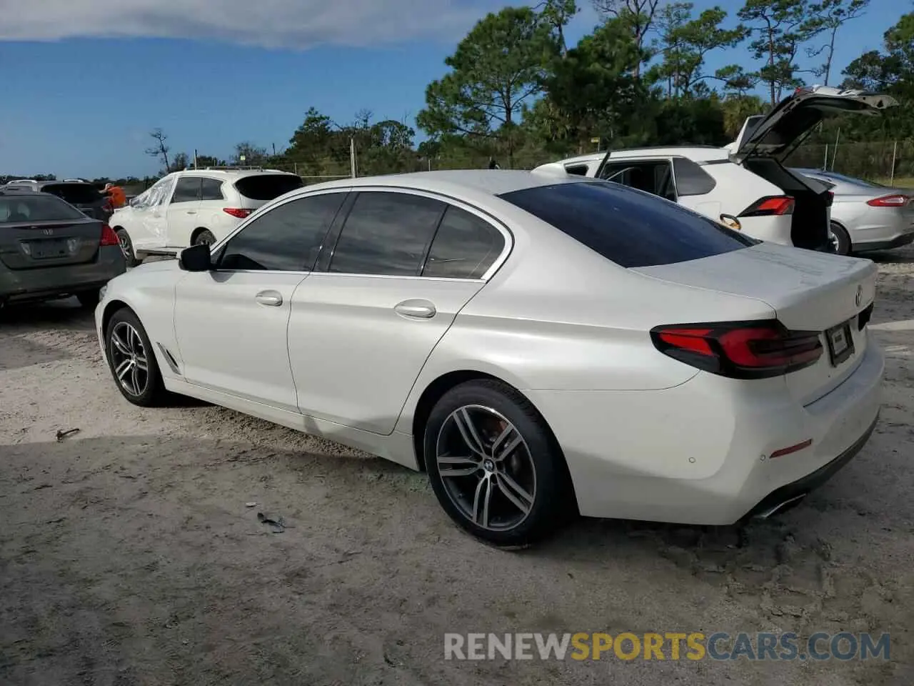 2 fotografías del automóvil dañado WBA53BJ0XMWX06030 BMW 5 SERIES 2021
