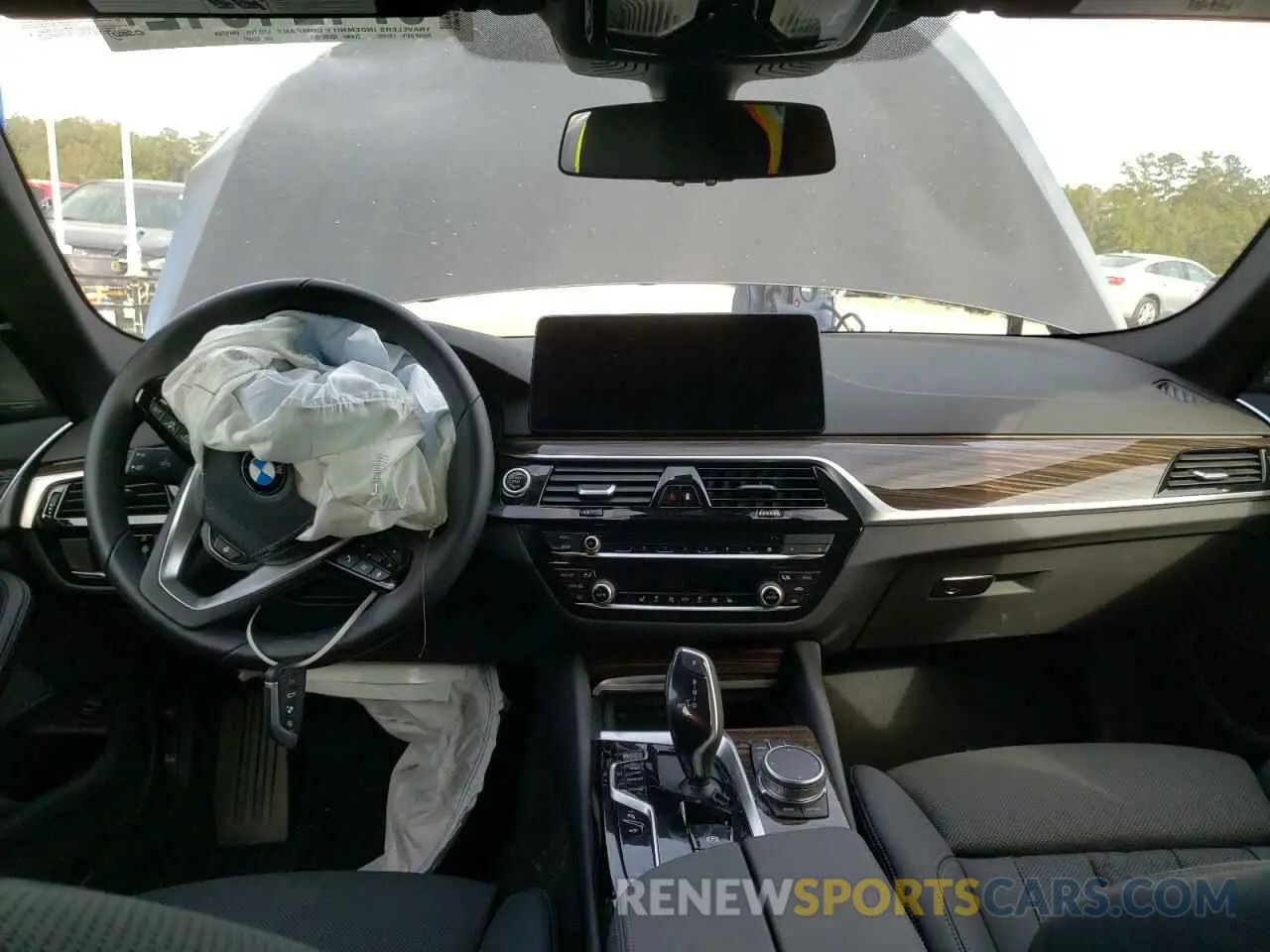 8 fotografías del automóvil dañado WBA53BJ0XMWX27427 BMW 5 SERIES 2021