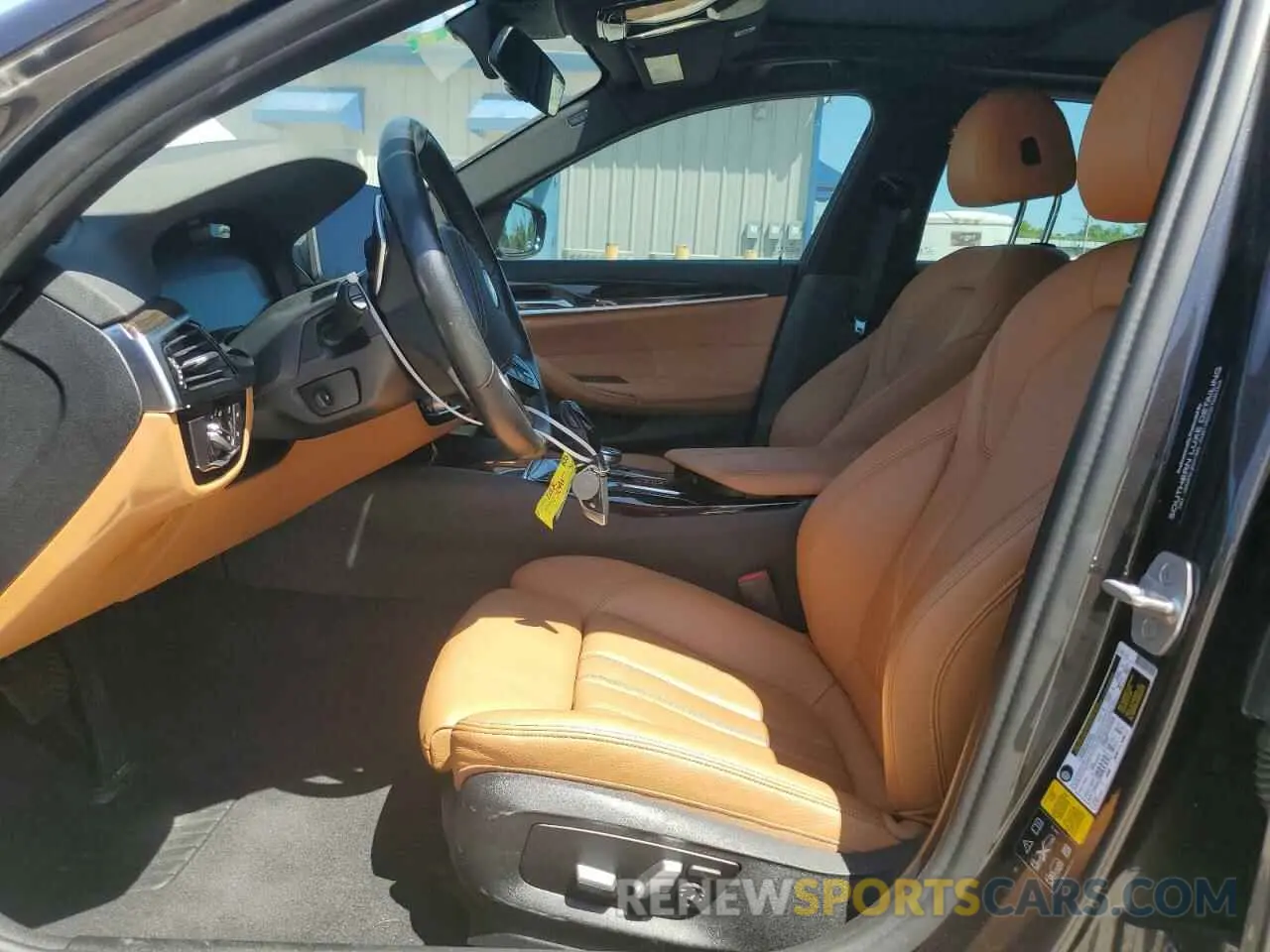 7 fotografías del automóvil dañado WBA73BJ03MWW90293 BMW 5 SERIES 2021