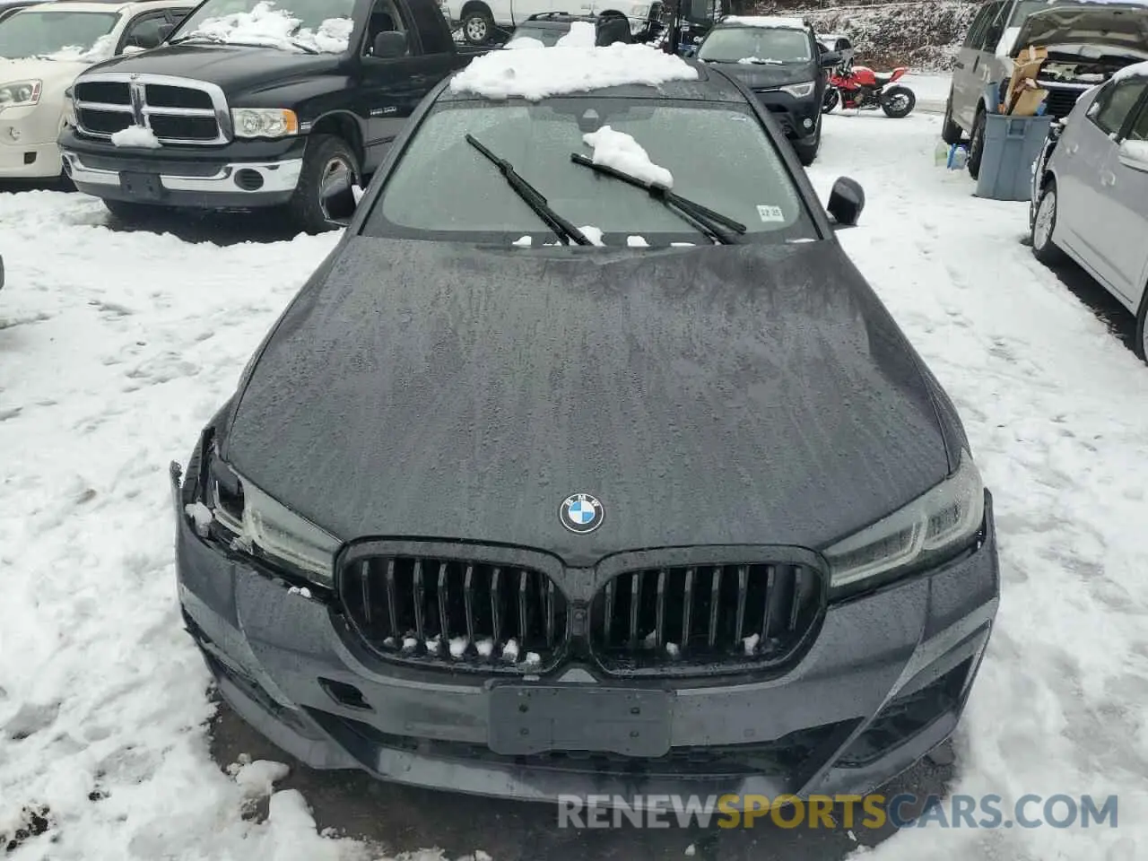 5 fotografías del automóvil dañado WBA73BJ05MWX01388 BMW 5 SERIES 2021