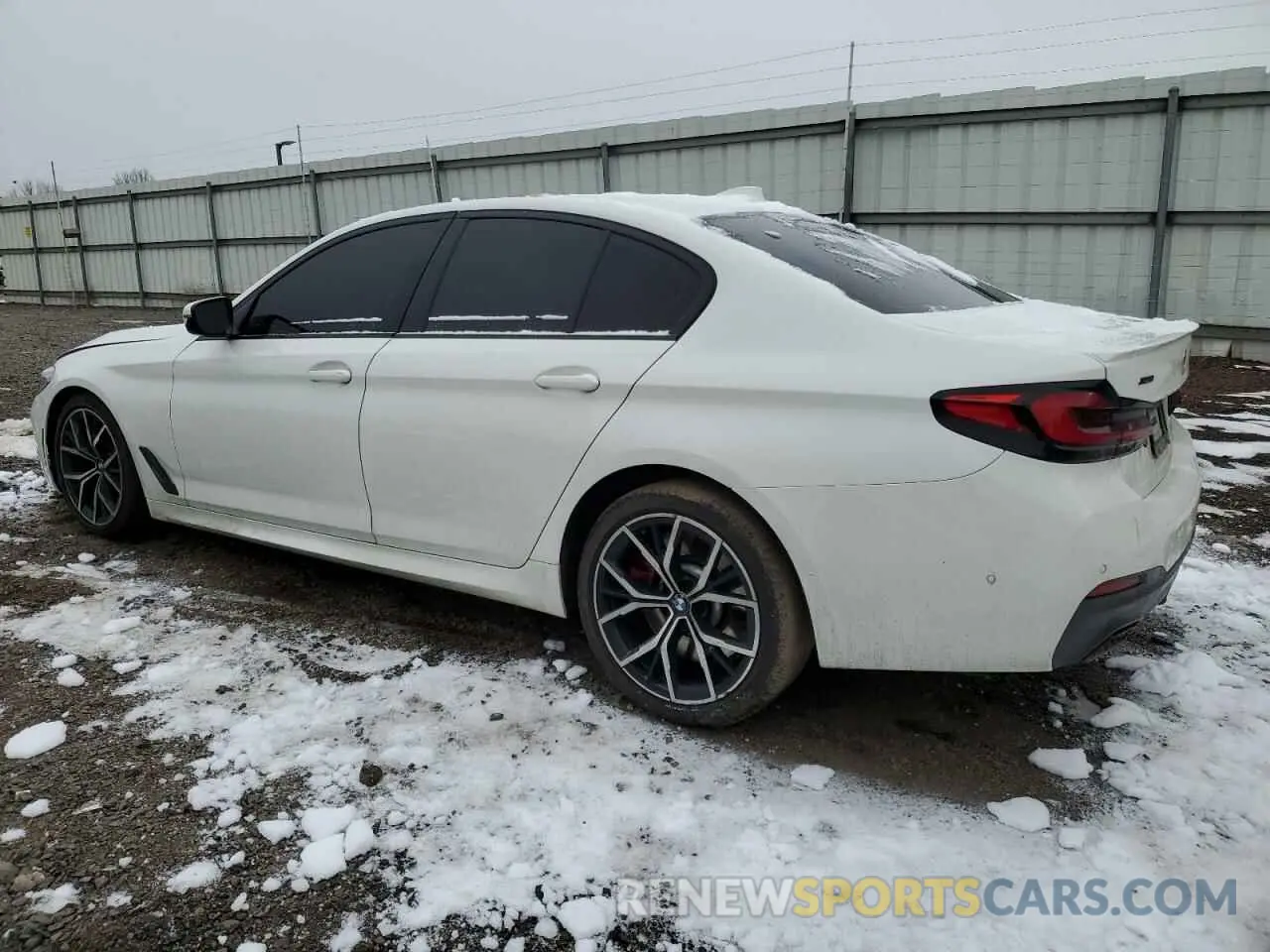 2 fotografías del automóvil dañado WBA73BJ08MWX37611 BMW 5 SERIES 2021