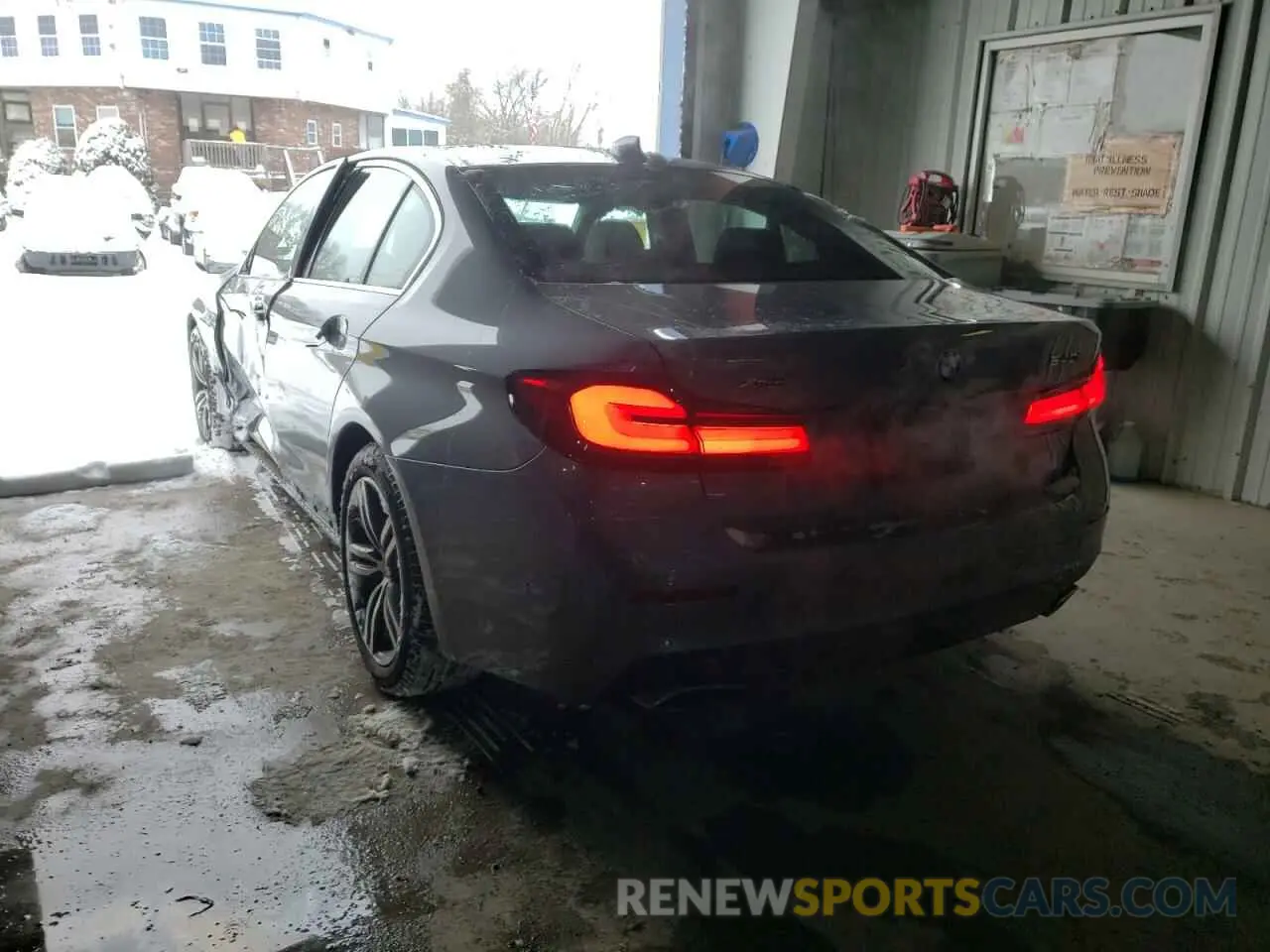 3 fotografías del automóvil dañado WBA73BJ09MCF43223 BMW 5 SERIES 2021