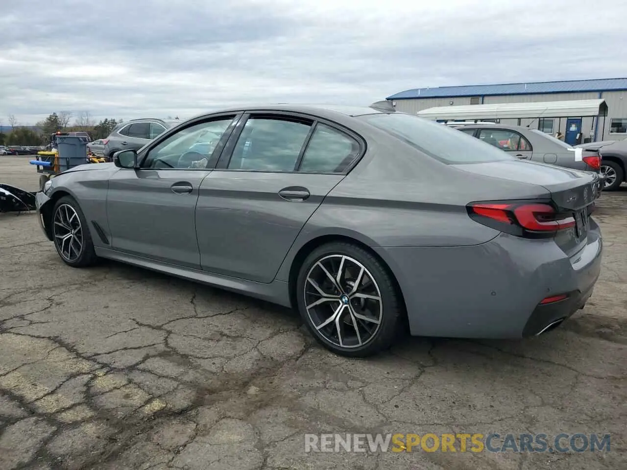 2 fotografías del automóvil dañado WBA73BJ09MWW96289 BMW 5 SERIES 2021