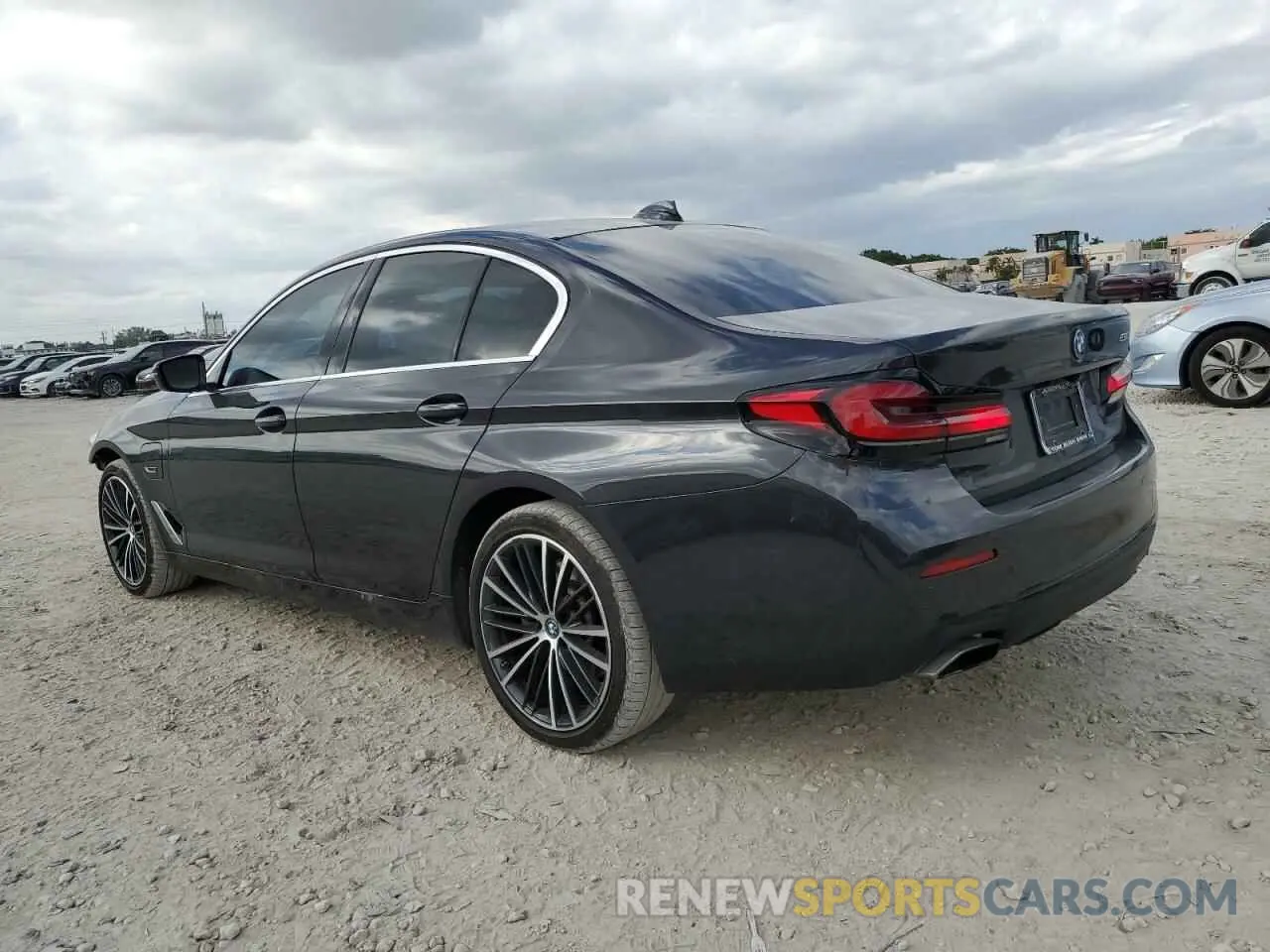 2 fotografías del automóvil dañado WBA13AG02NCK27636 BMW 5 SERIES 2022