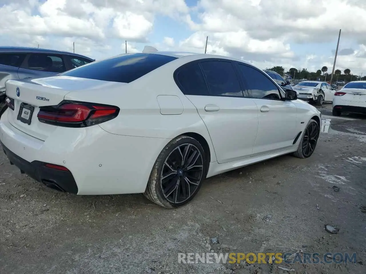 3 fotografías del automóvil dañado WBA13AG03NCK29539 BMW 5 SERIES 2022