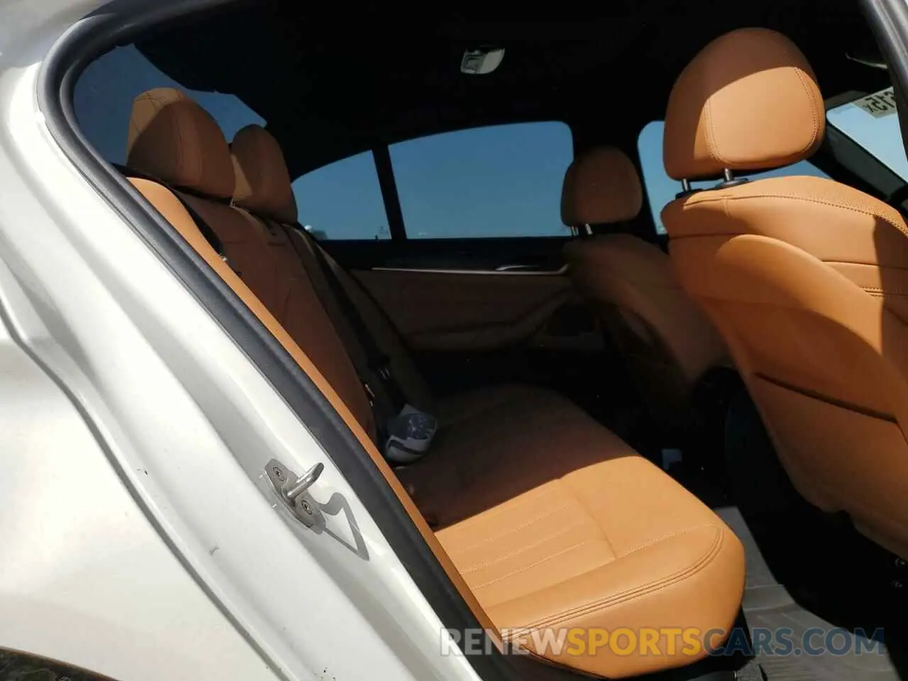10 fotografías del automóvil dañado WBA13BJ00NCL04213 BMW 5 SERIES 2022